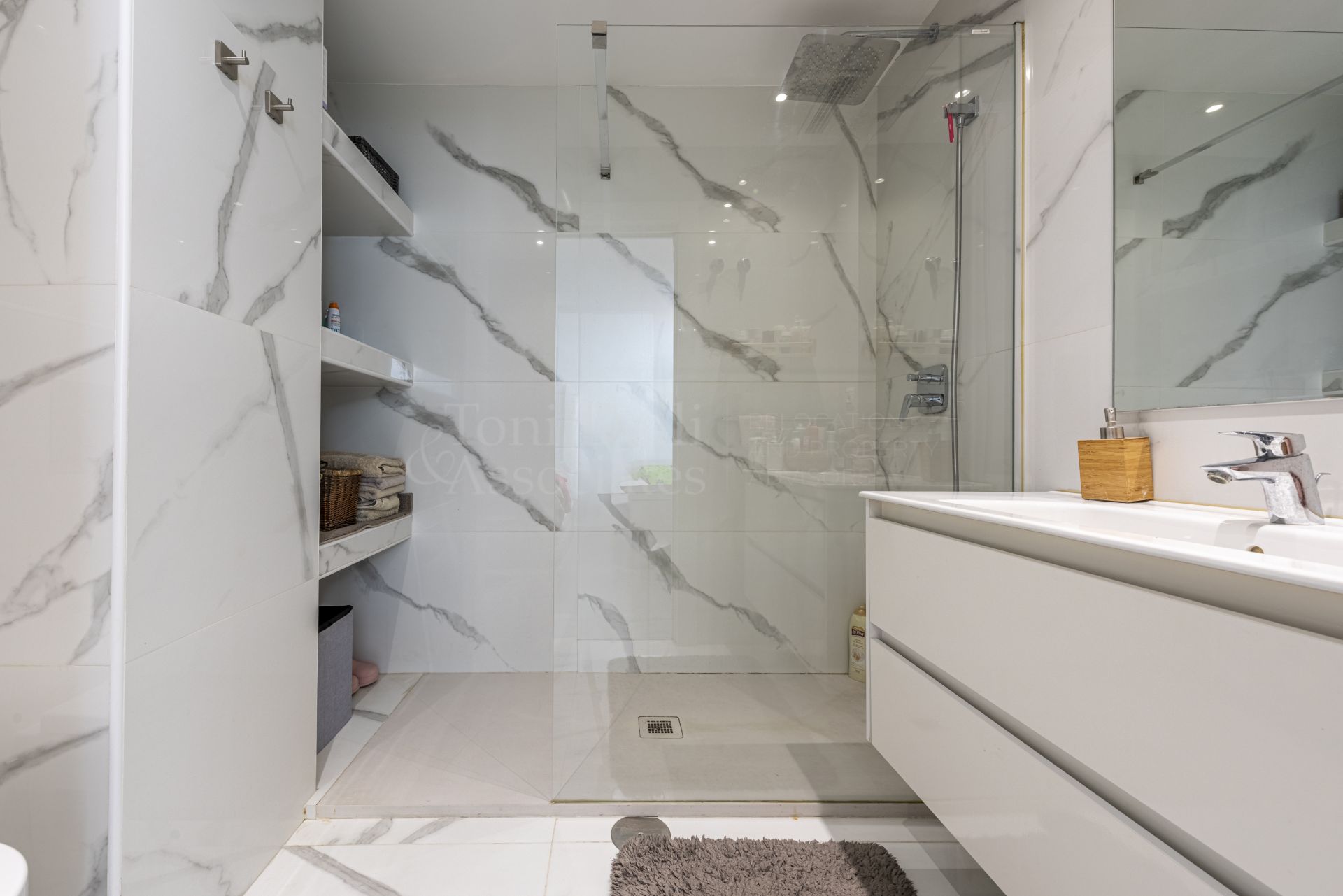 Duplex Penthouse in Los Pinos de Nagüeles, Marbella