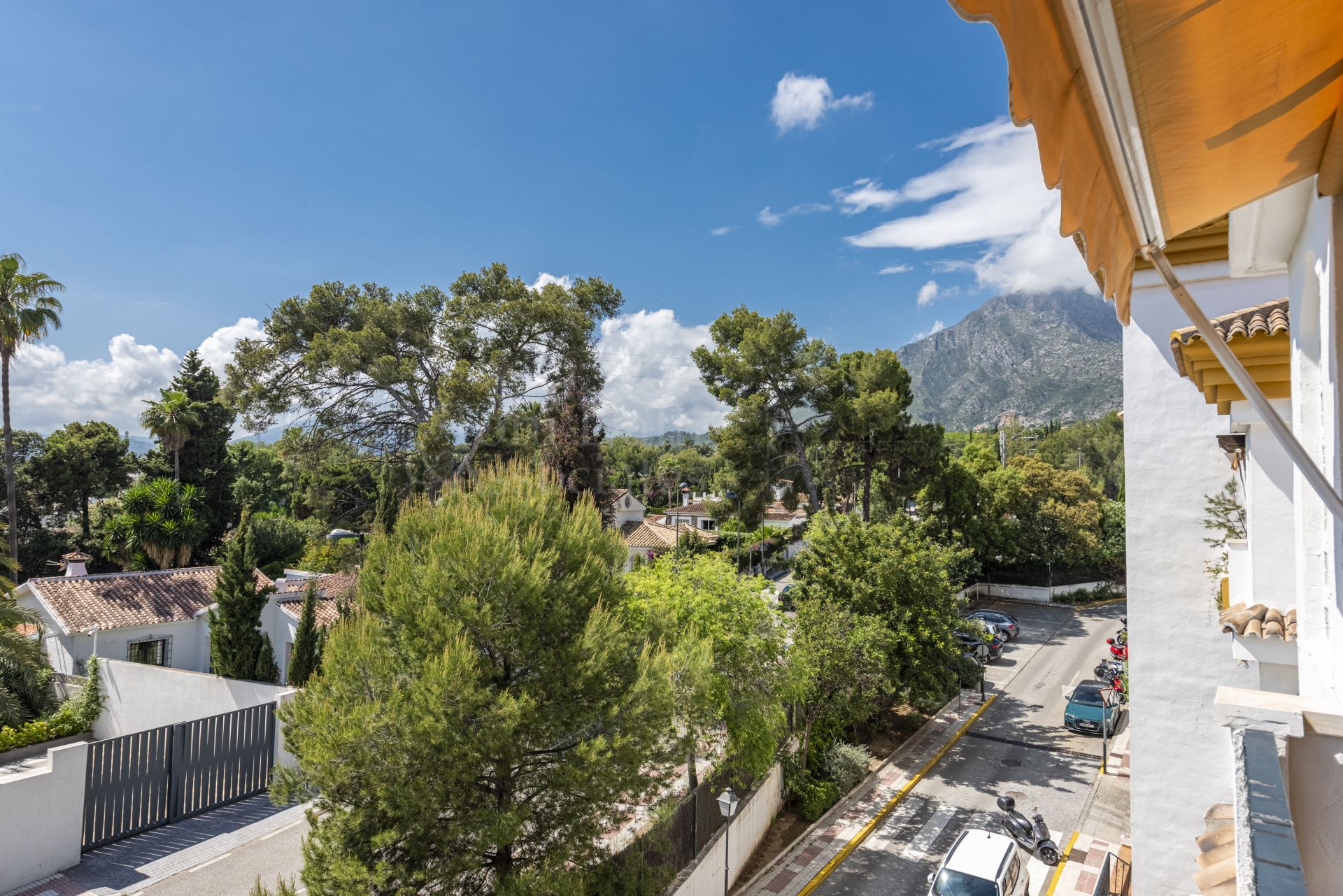 Duplex Penthouse in Los Pinos de Nagüeles, Marbella