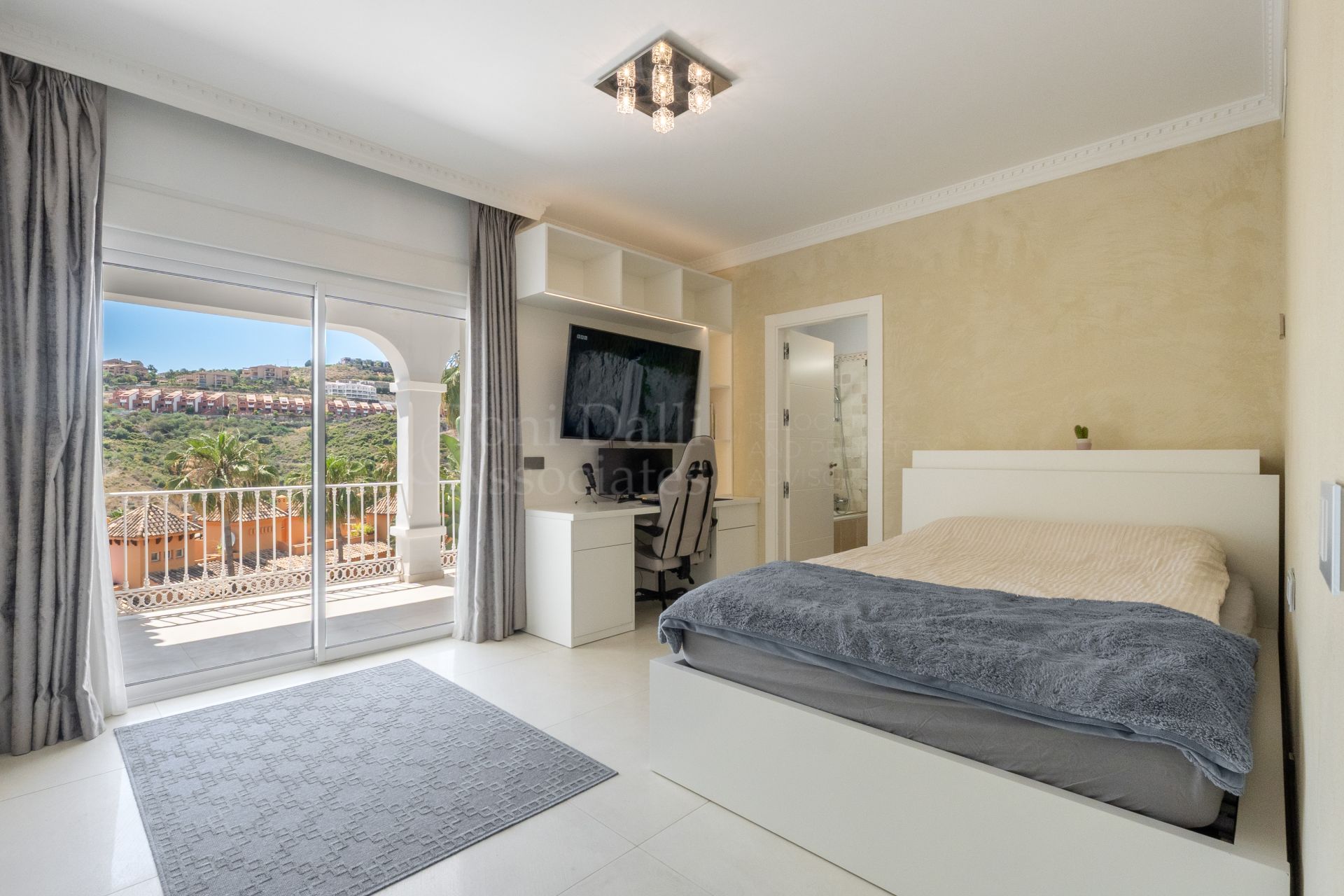 Villa in La Alqueria, Benahavis