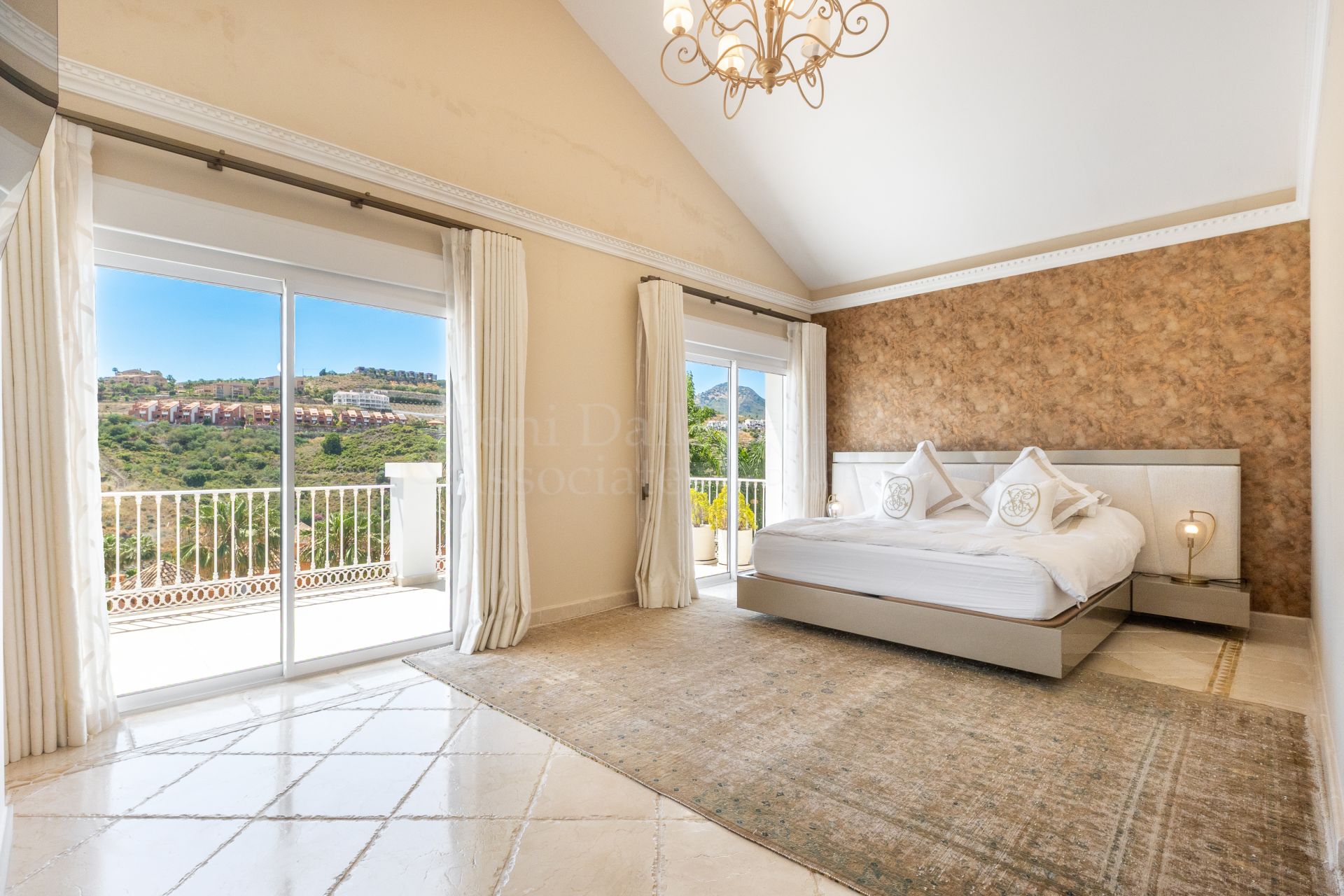 Villa in La Alqueria, Benahavis