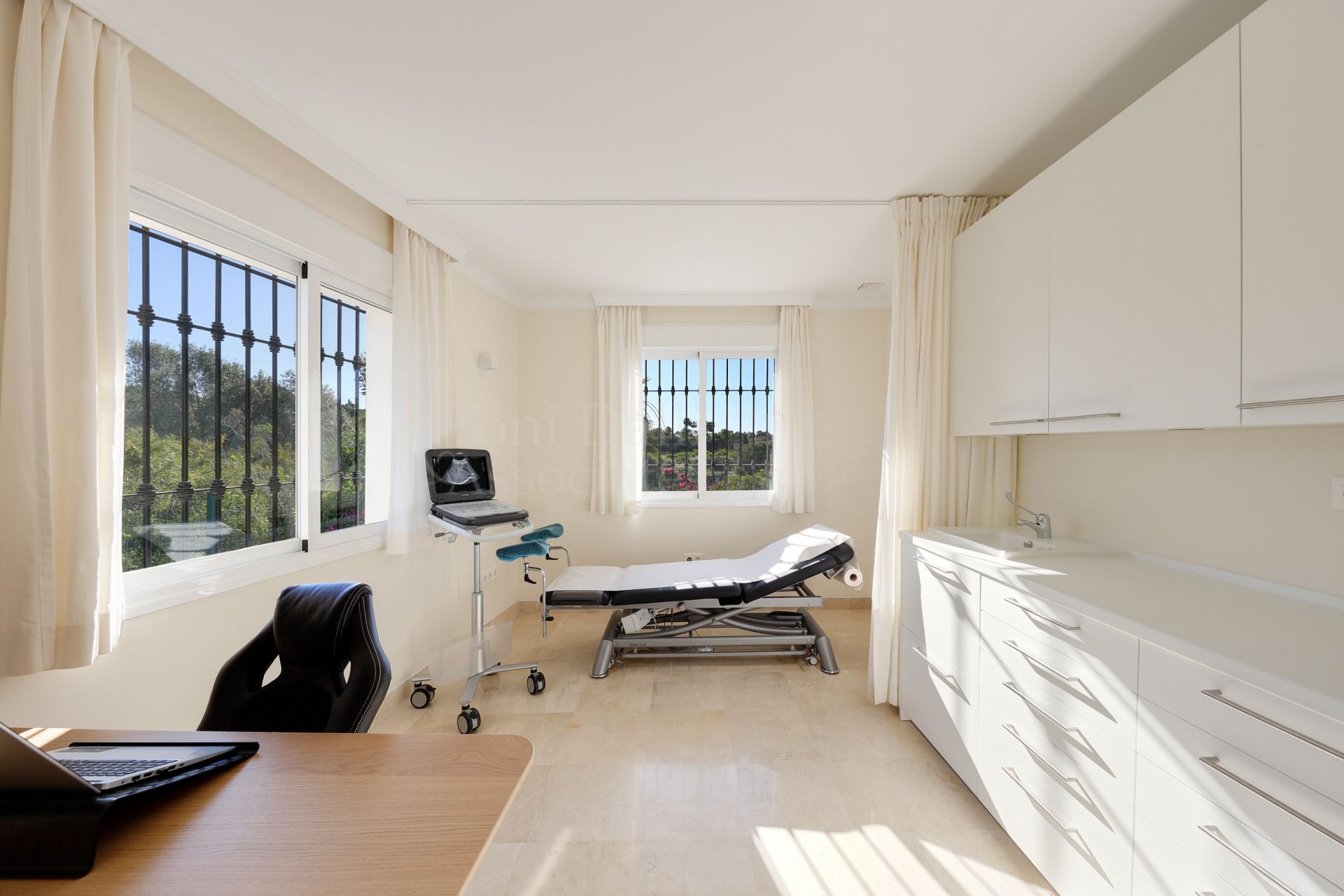 Office in Nueva Andalucia, Marbella
