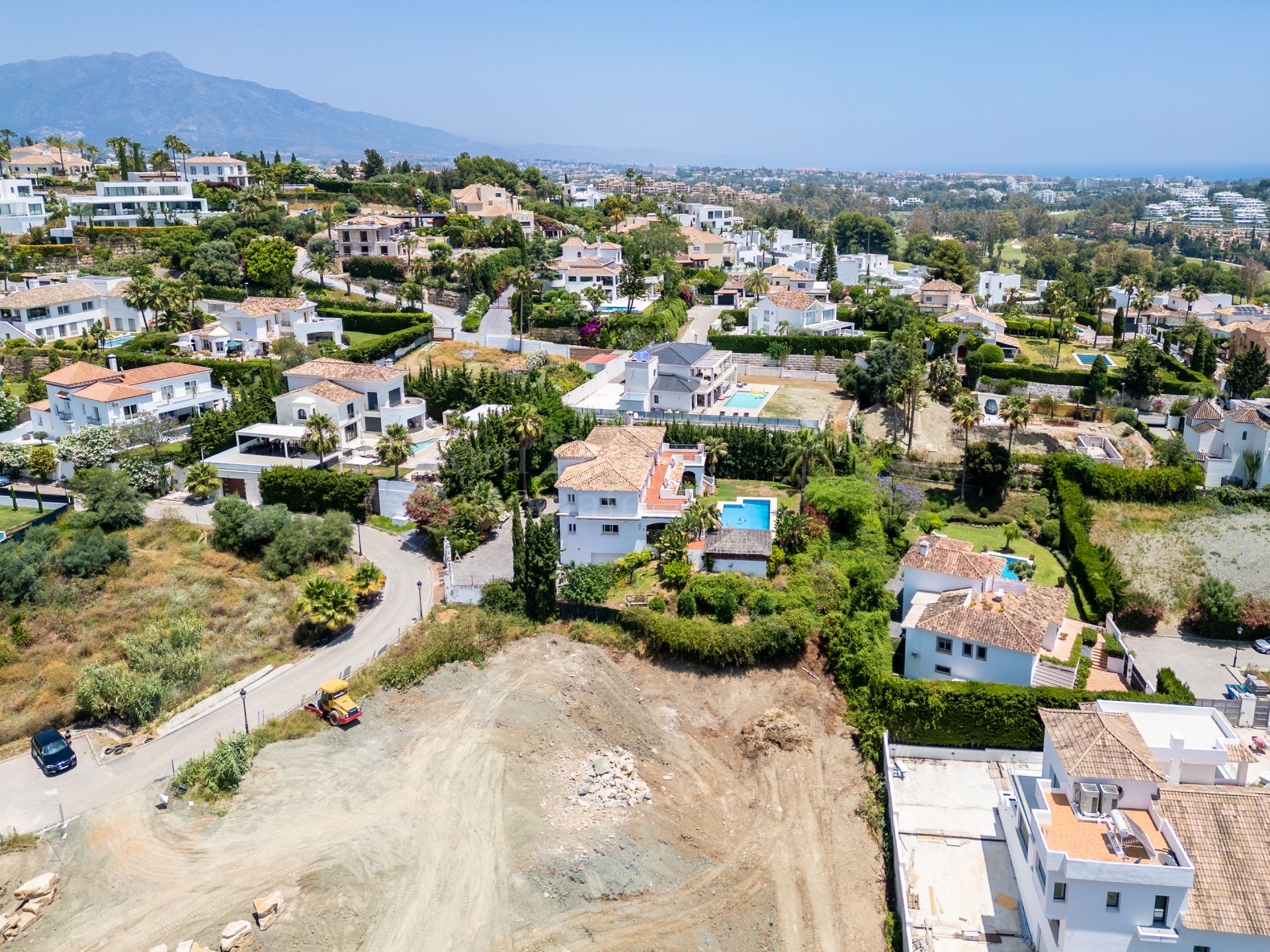 Plot in El Paraiso, Estepona