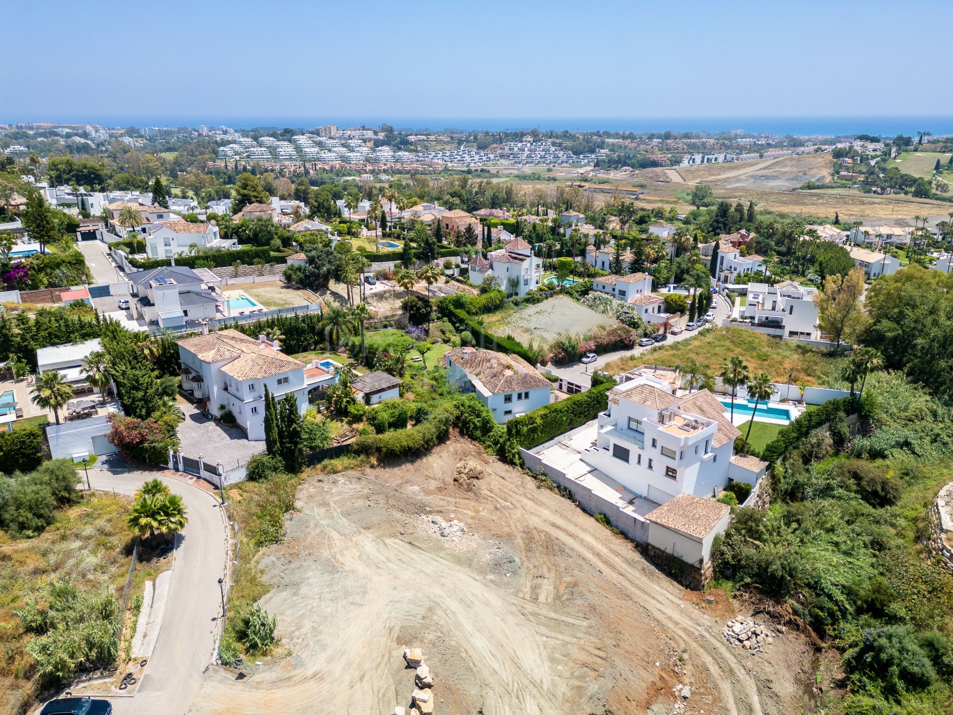 Plot in El Paraiso, Estepona