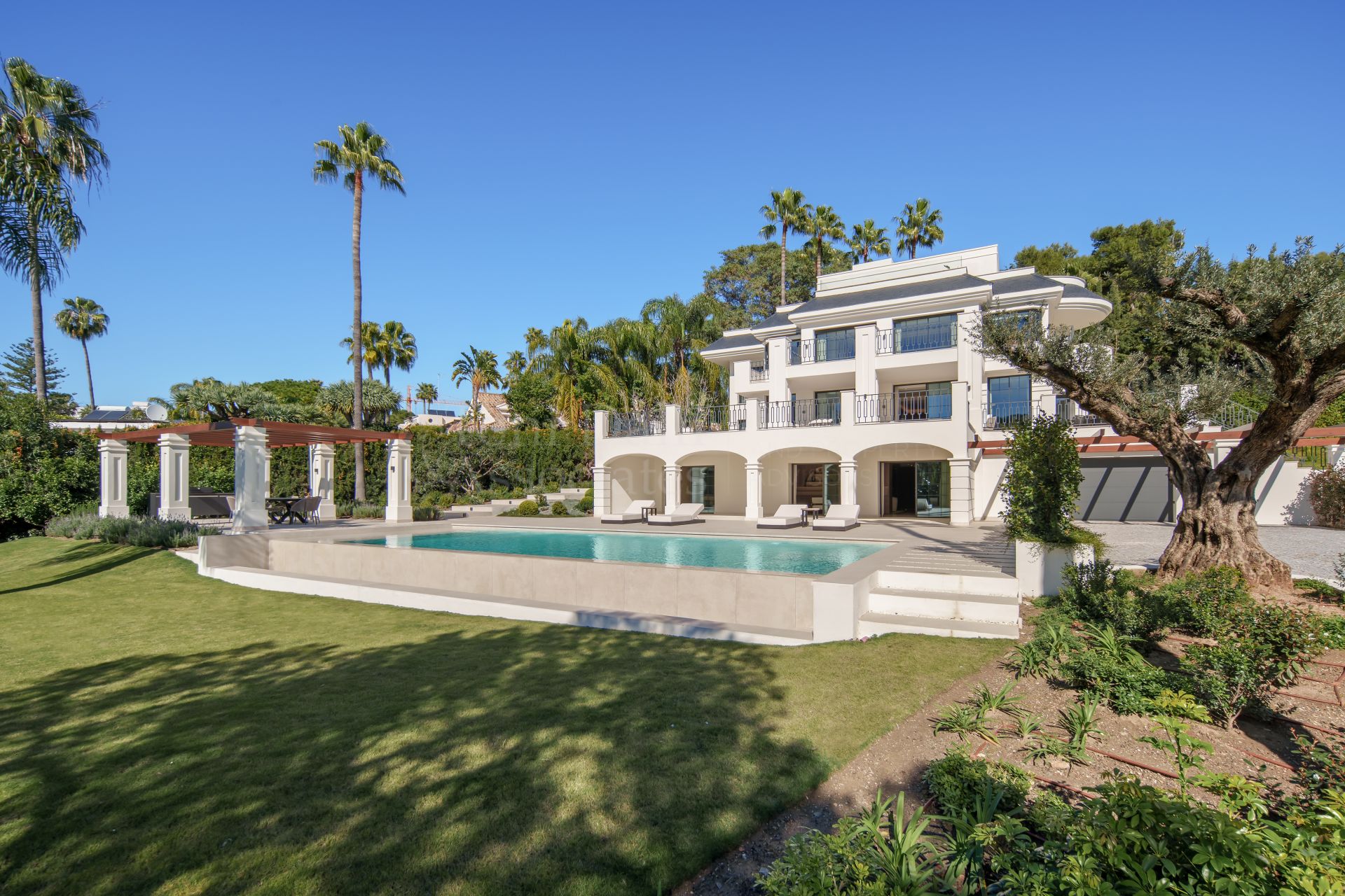 Villa in Nueva Andalucia, Marbella