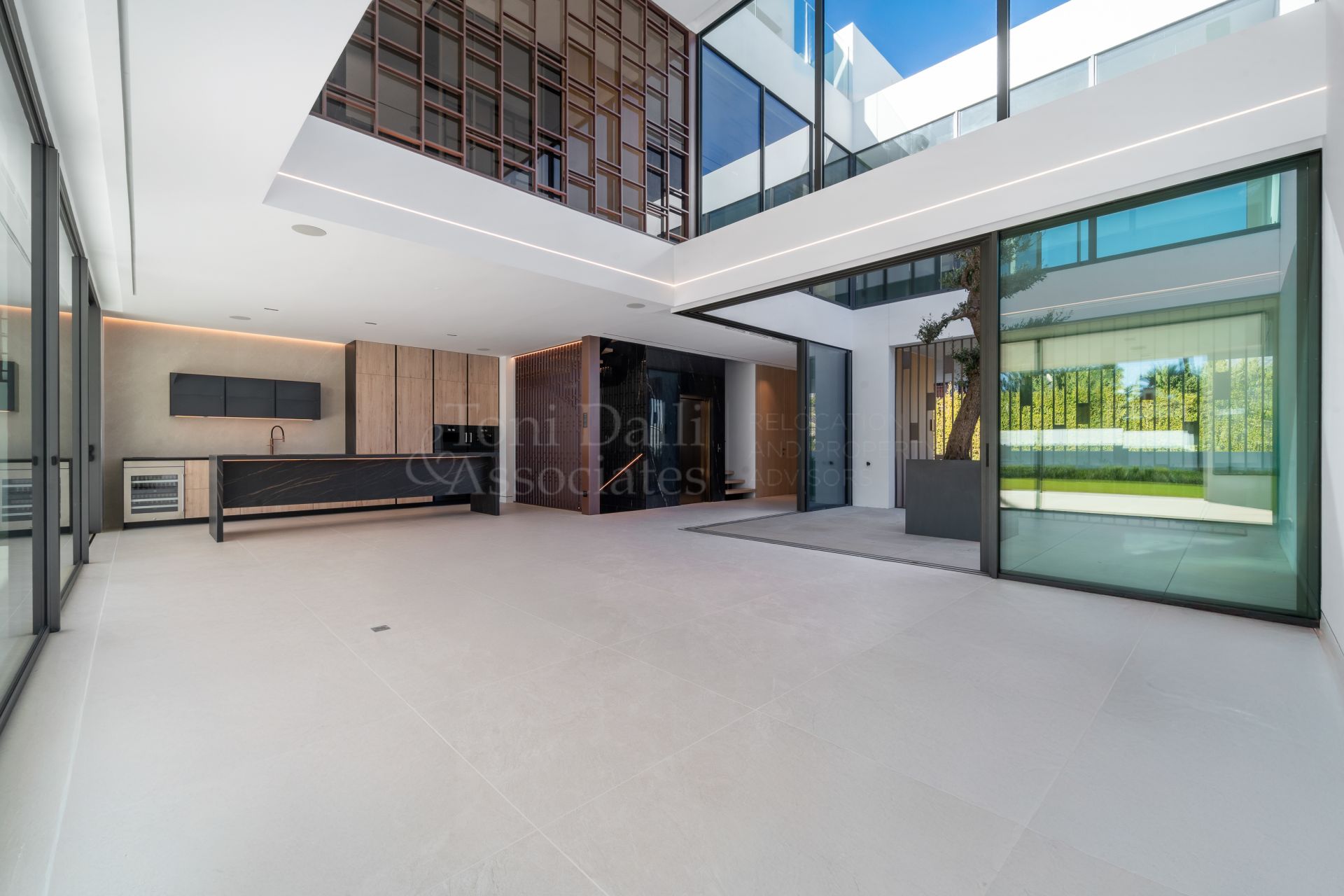 Villa in Atalaya de Rio Verde, Marbella