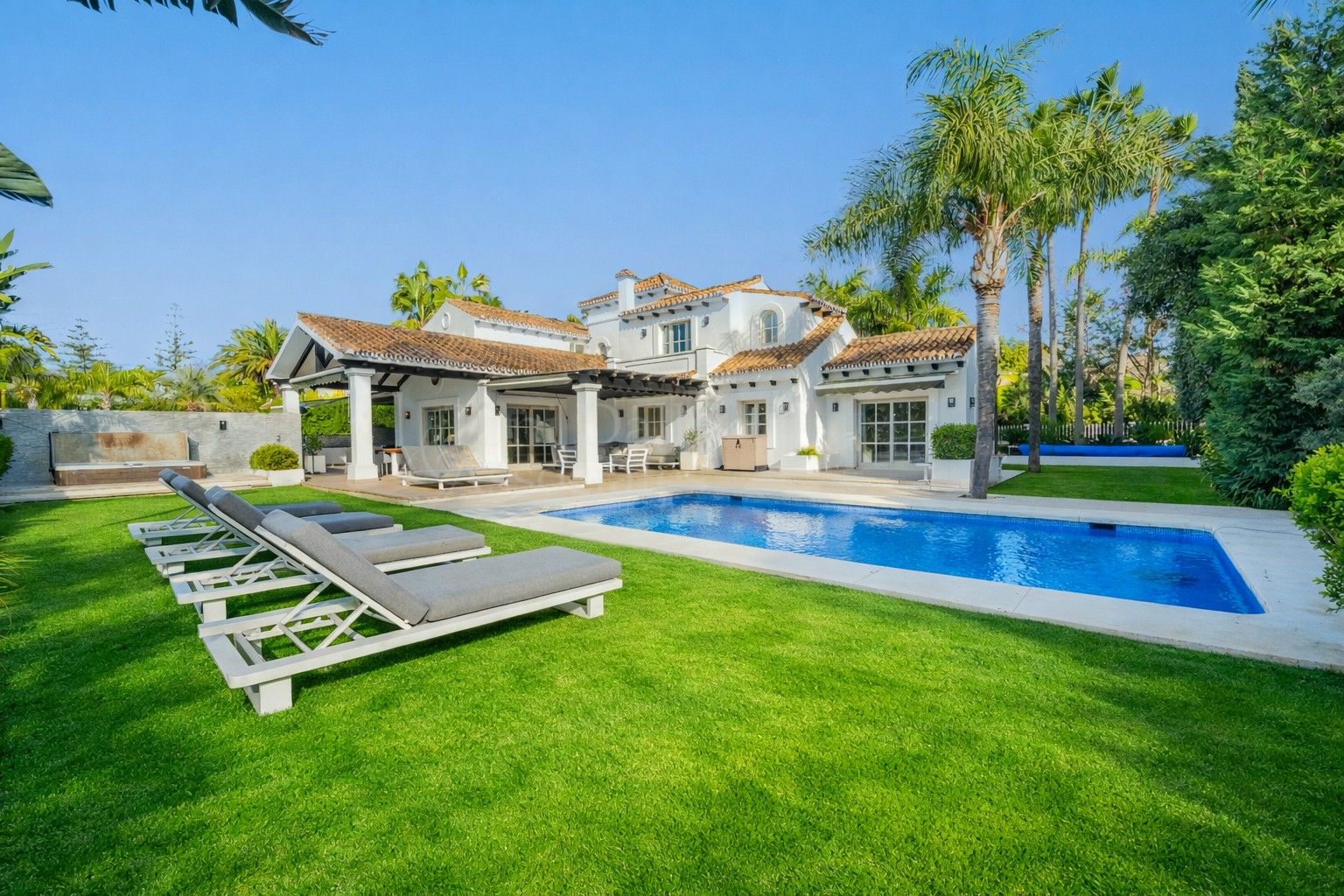 Villa in Los Naranjos Golf, Marbella