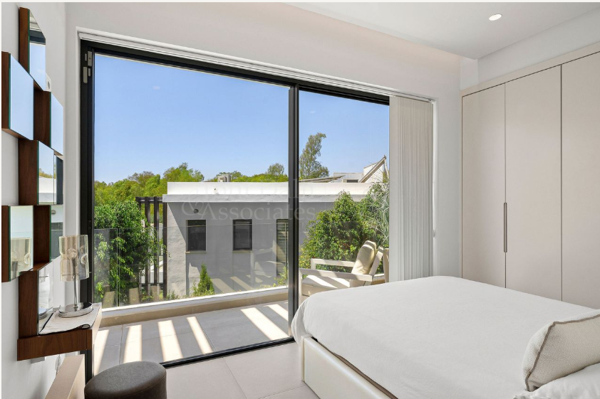Villa in Nueva Atalaya, Estepona