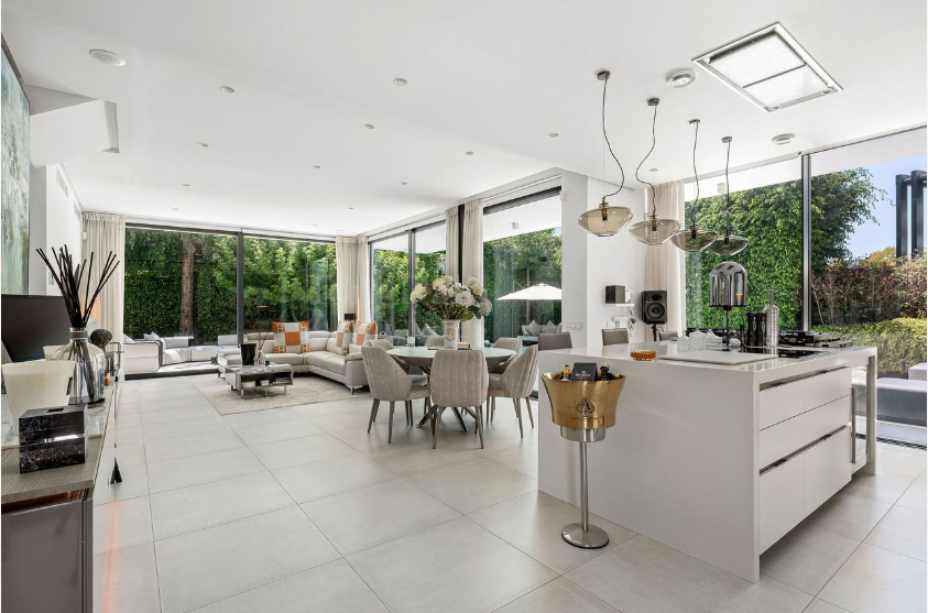 Villa in Nueva Atalaya, Estepona
