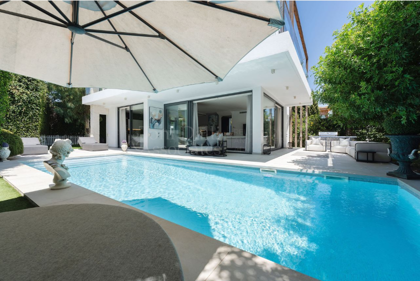 Villa in Nueva Atalaya, Estepona