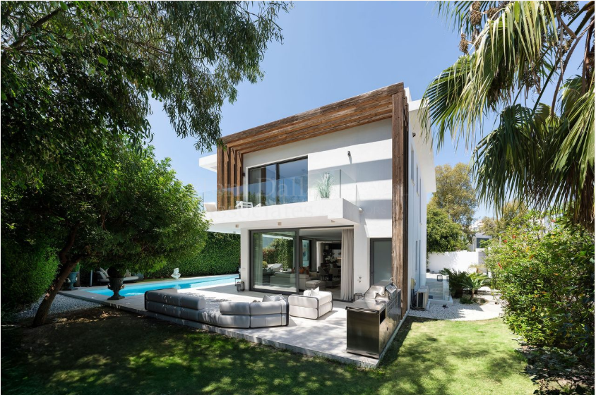 Villa in Nueva Atalaya, Estepona