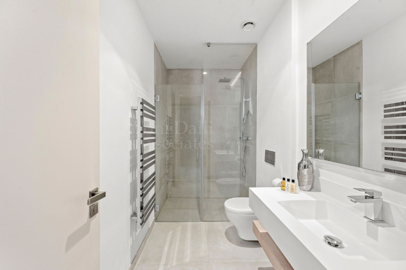 Villa in Nueva Atalaya, Estepona