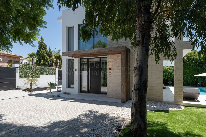 Villa in Nueva Atalaya, Estepona