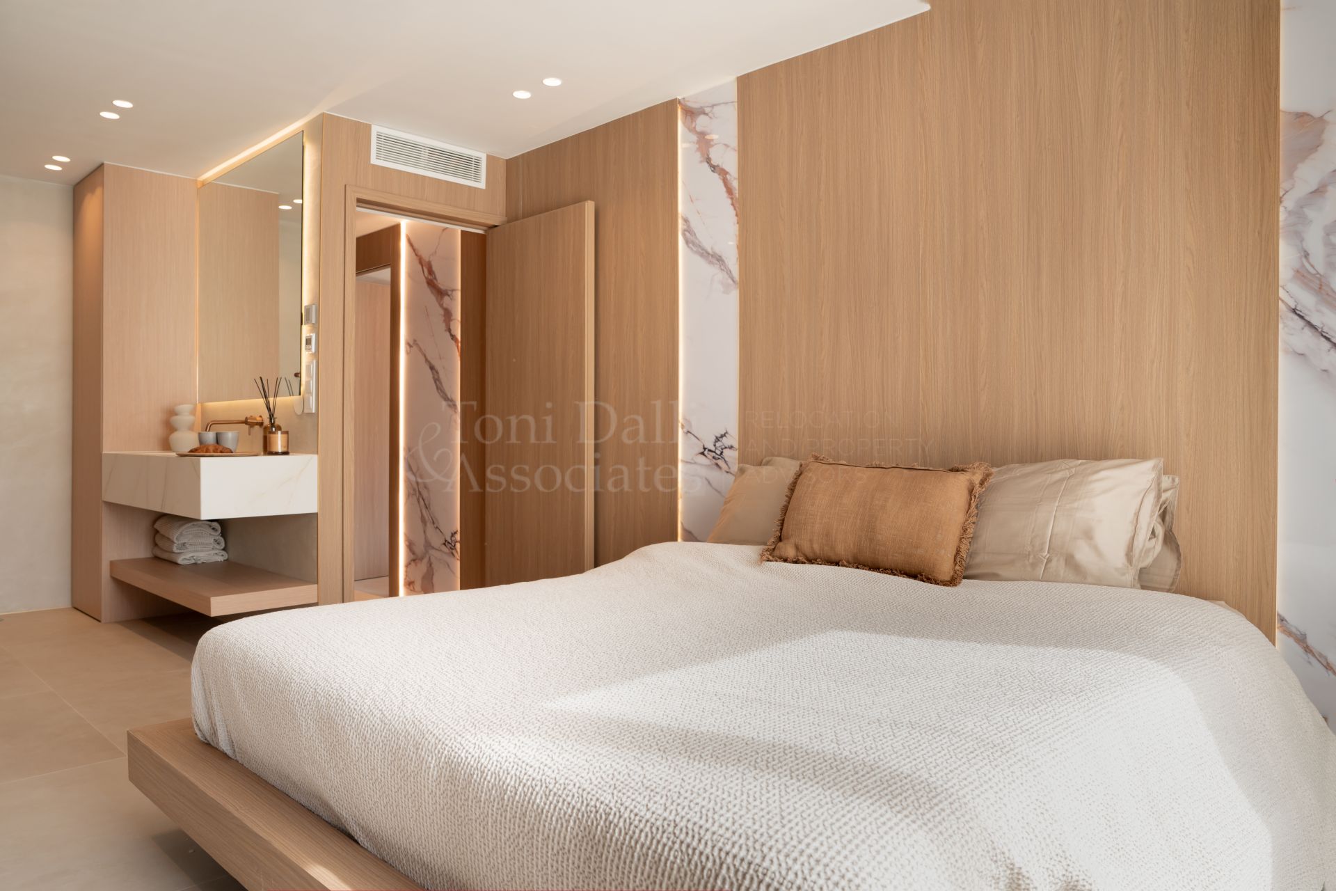 Town House in Azalea Beach, Marbella