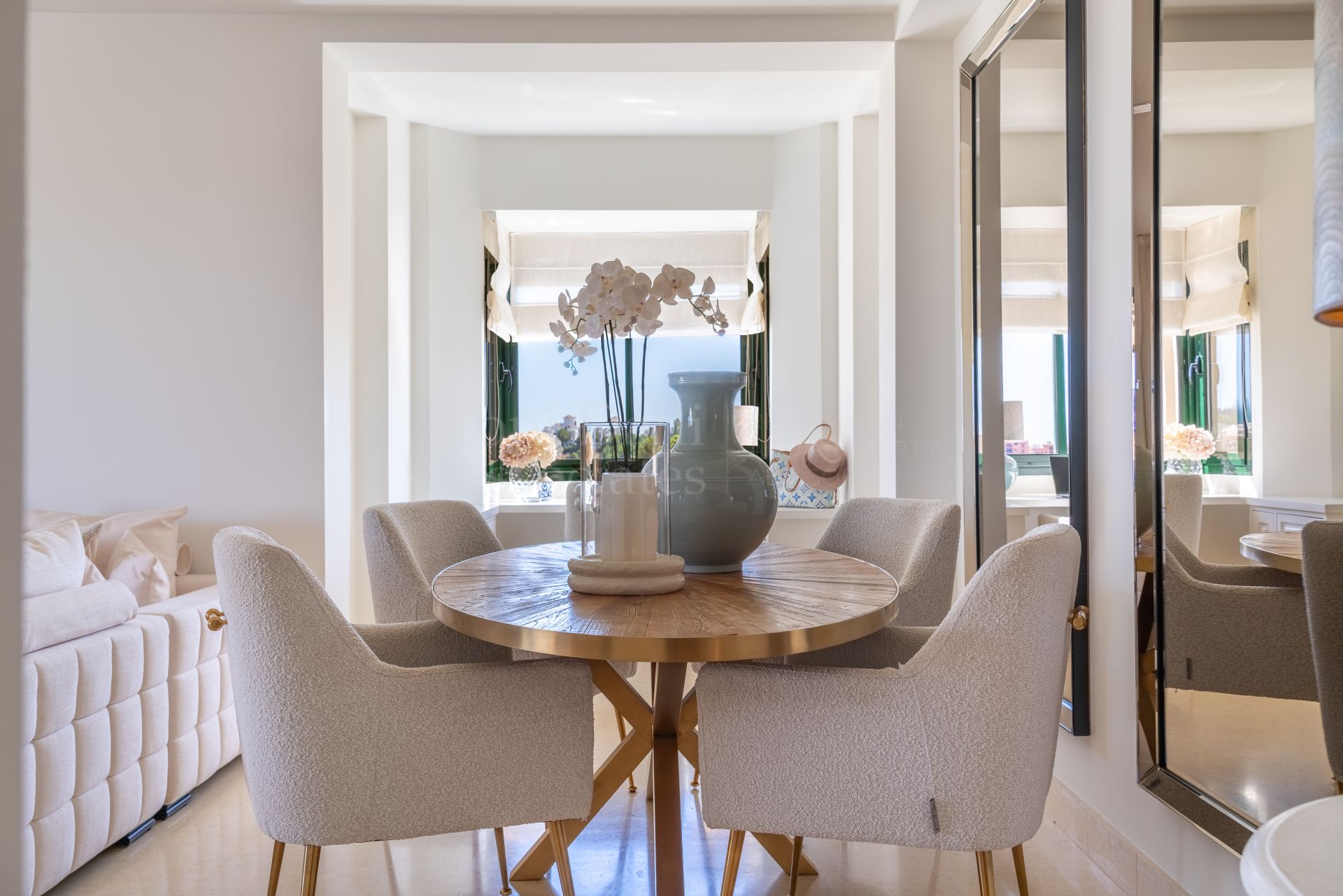 Duplex Penthouse in Los Capanes del Golf, Benahavis