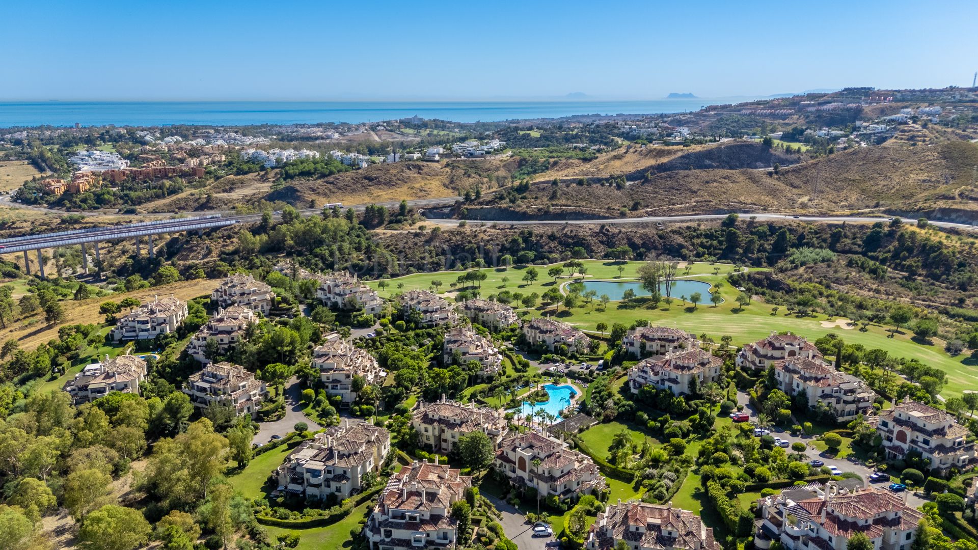 Duplex Penthouse in Los Capanes del Golf, Benahavis