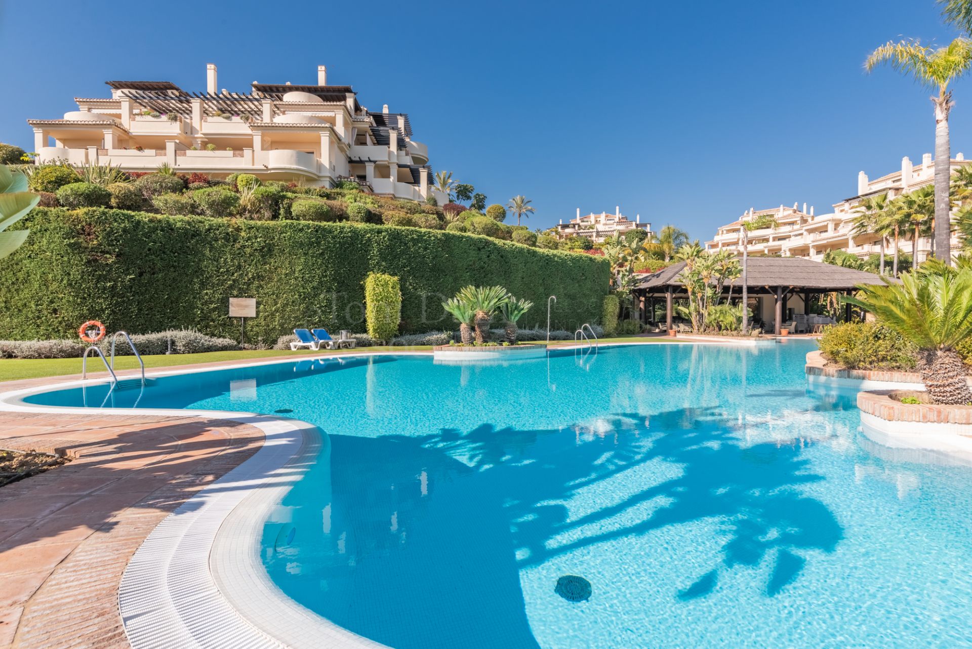 Duplex Penthouse in Los Capanes del Golf, Benahavis