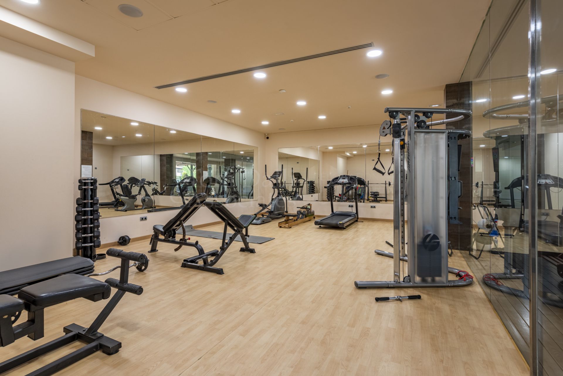 Duplex Penthouse in Los Capanes del Golf, Benahavis