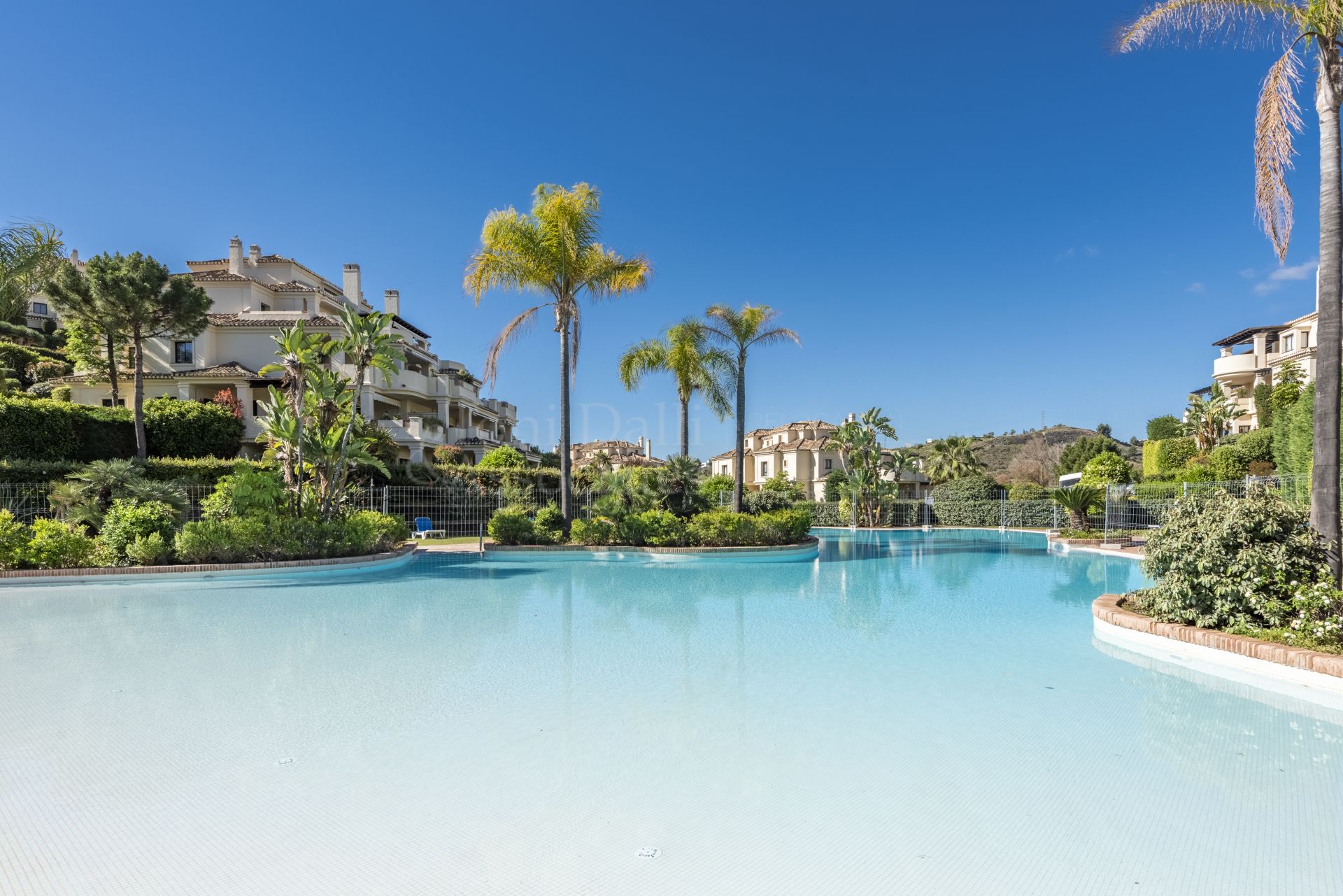 Duplex Penthouse in Los Capanes del Golf, Benahavis