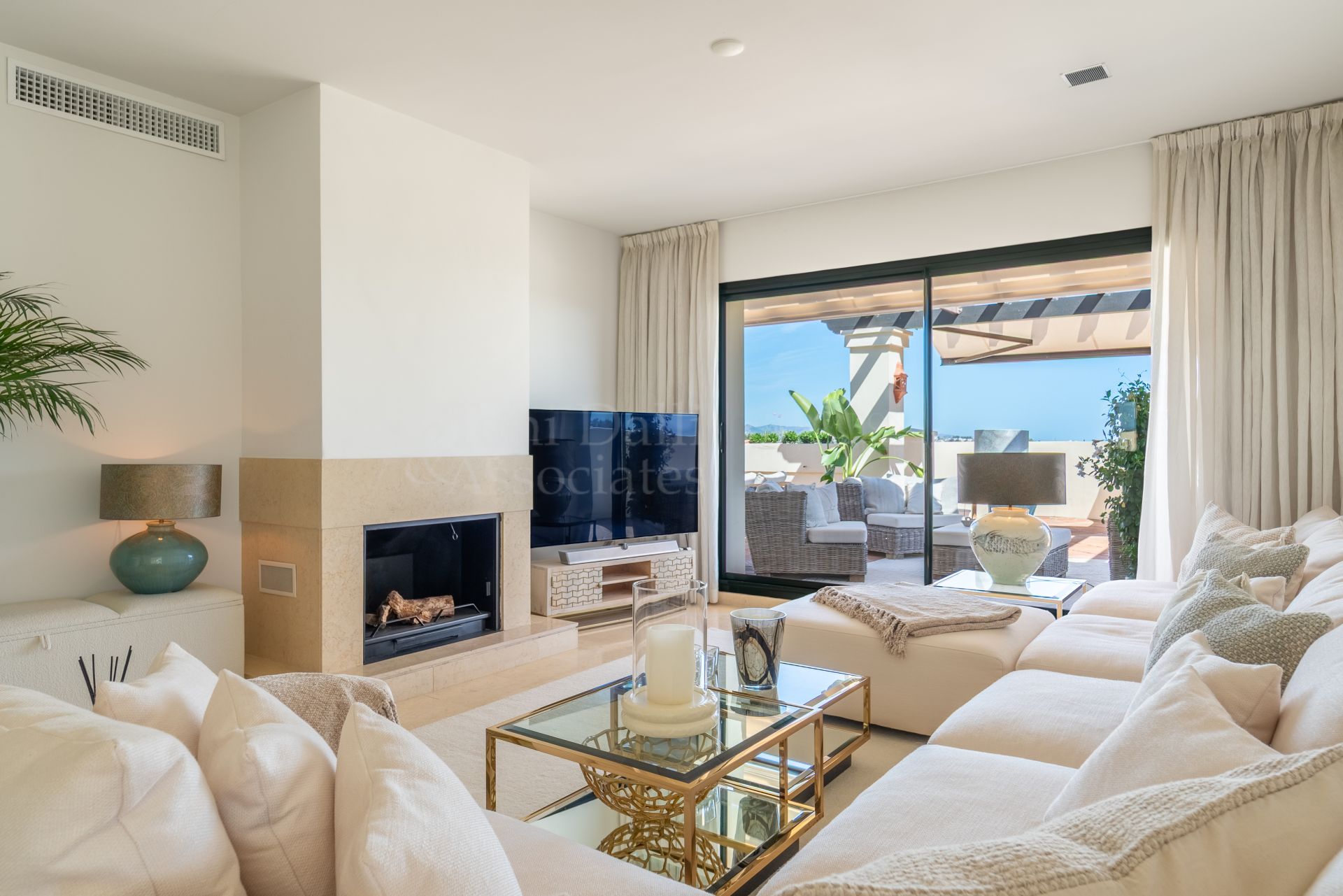 Duplex Penthouse in Los Capanes del Golf, Benahavis