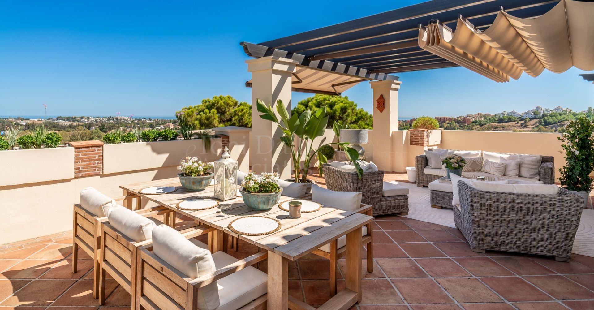 Duplex Penthouse in Los Capanes del Golf, Benahavis