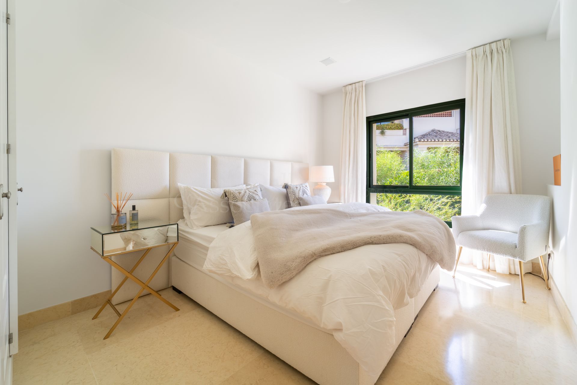 Duplex Penthouse in Los Capanes del Golf, Benahavis