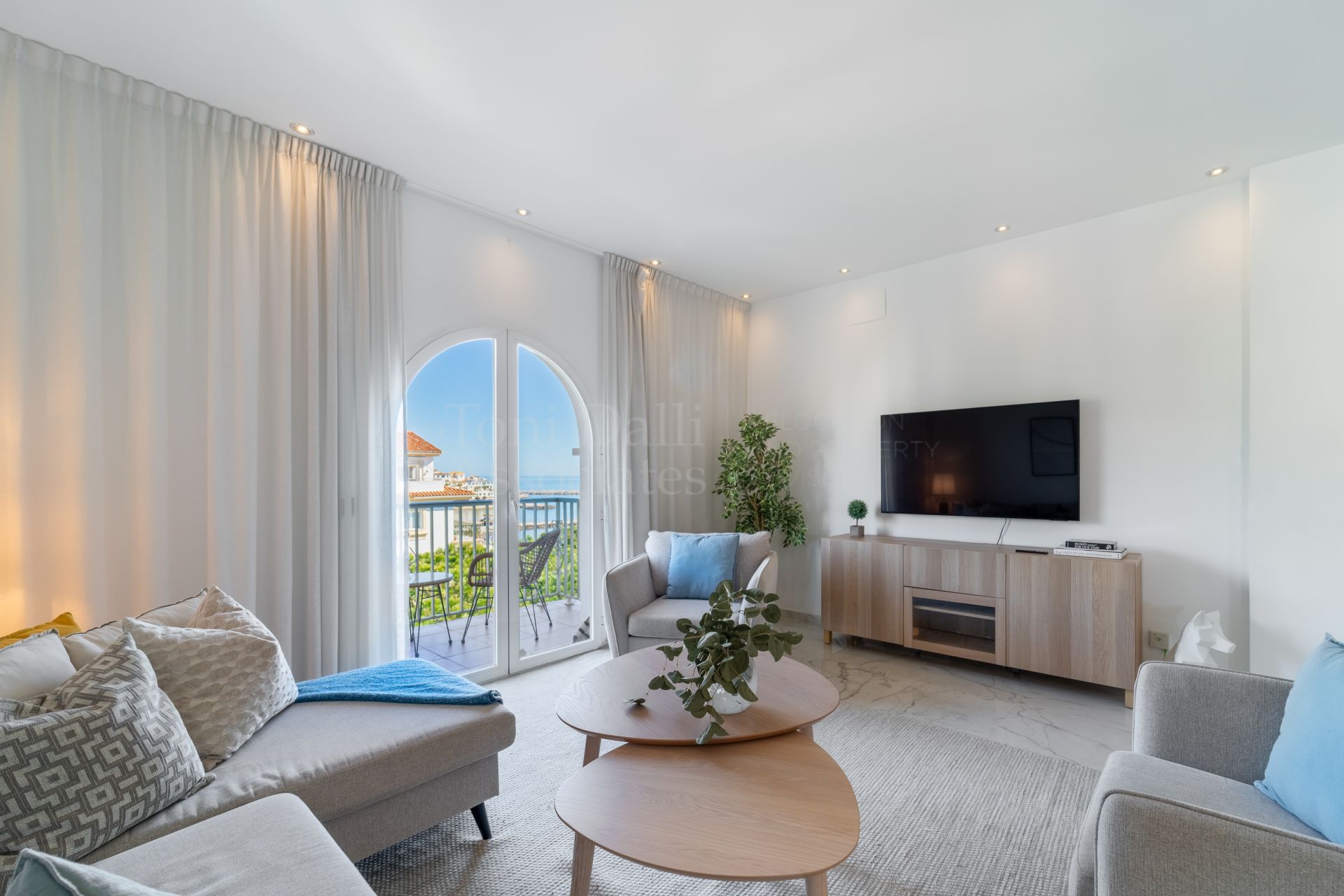 Duplex Penthouse in Andalucia del Mar, Marbella