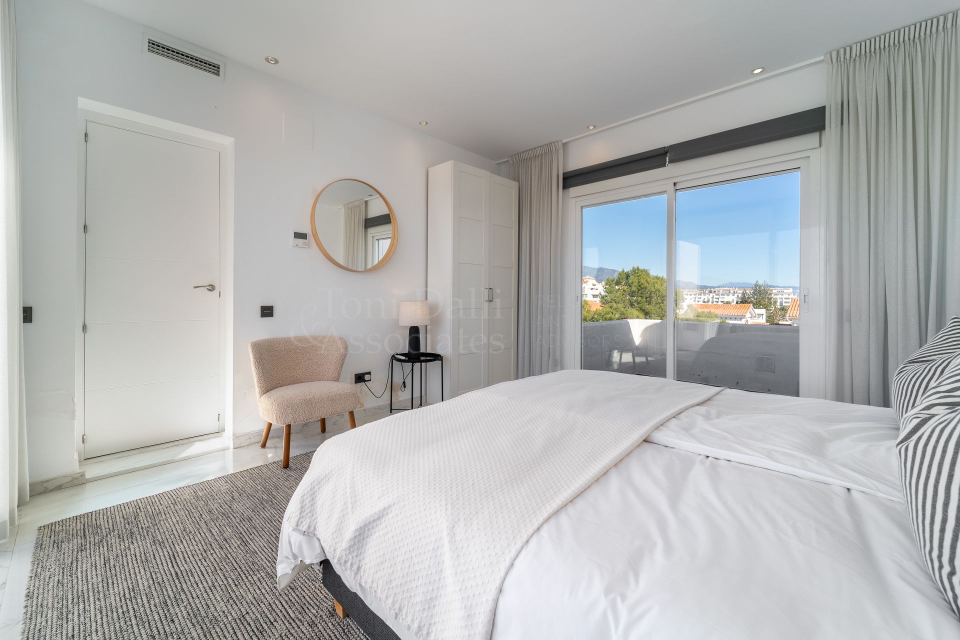 Duplex Penthouse in Andalucia del Mar, Marbella