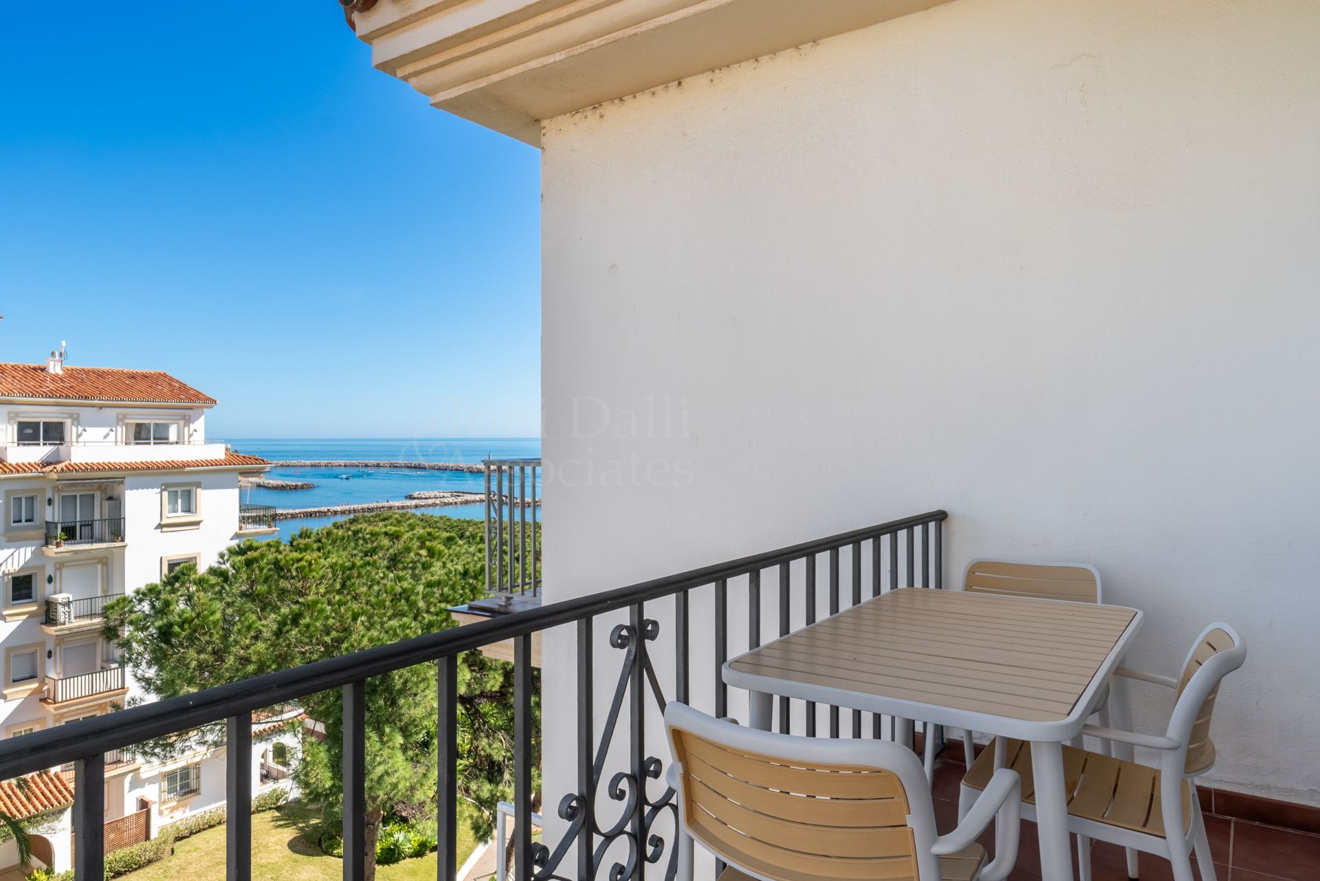 Duplex Penthouse in Andalucia del Mar, Marbella