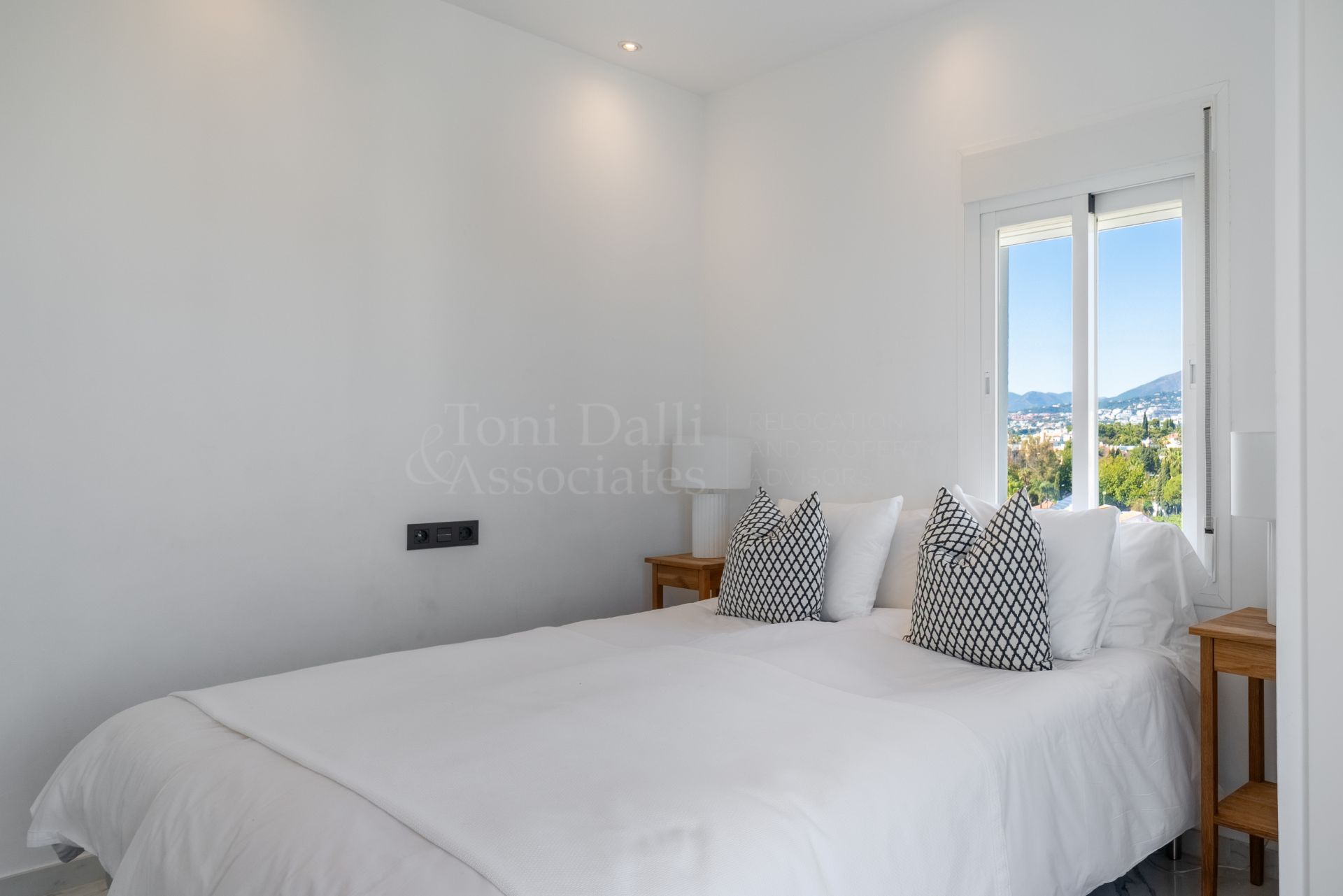 Duplex Penthouse in Andalucia del Mar, Marbella