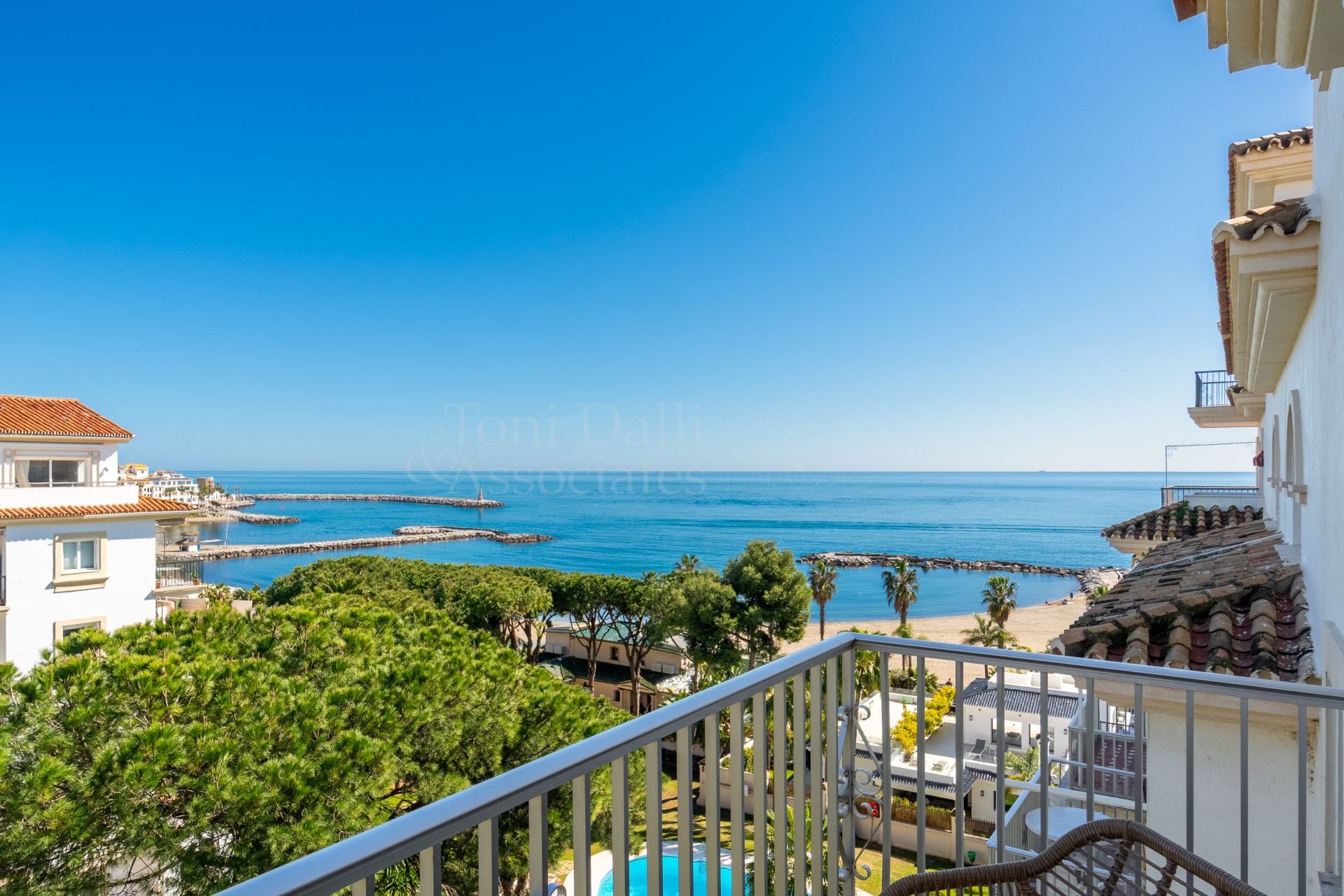 Duplex Penthouse in Andalucia del Mar, Marbella