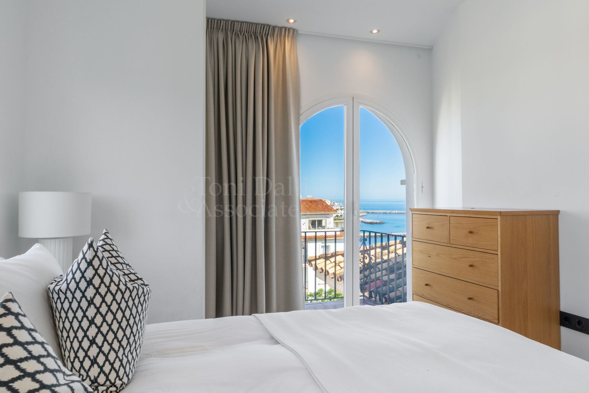 Duplex Penthouse in Andalucia del Mar, Marbella