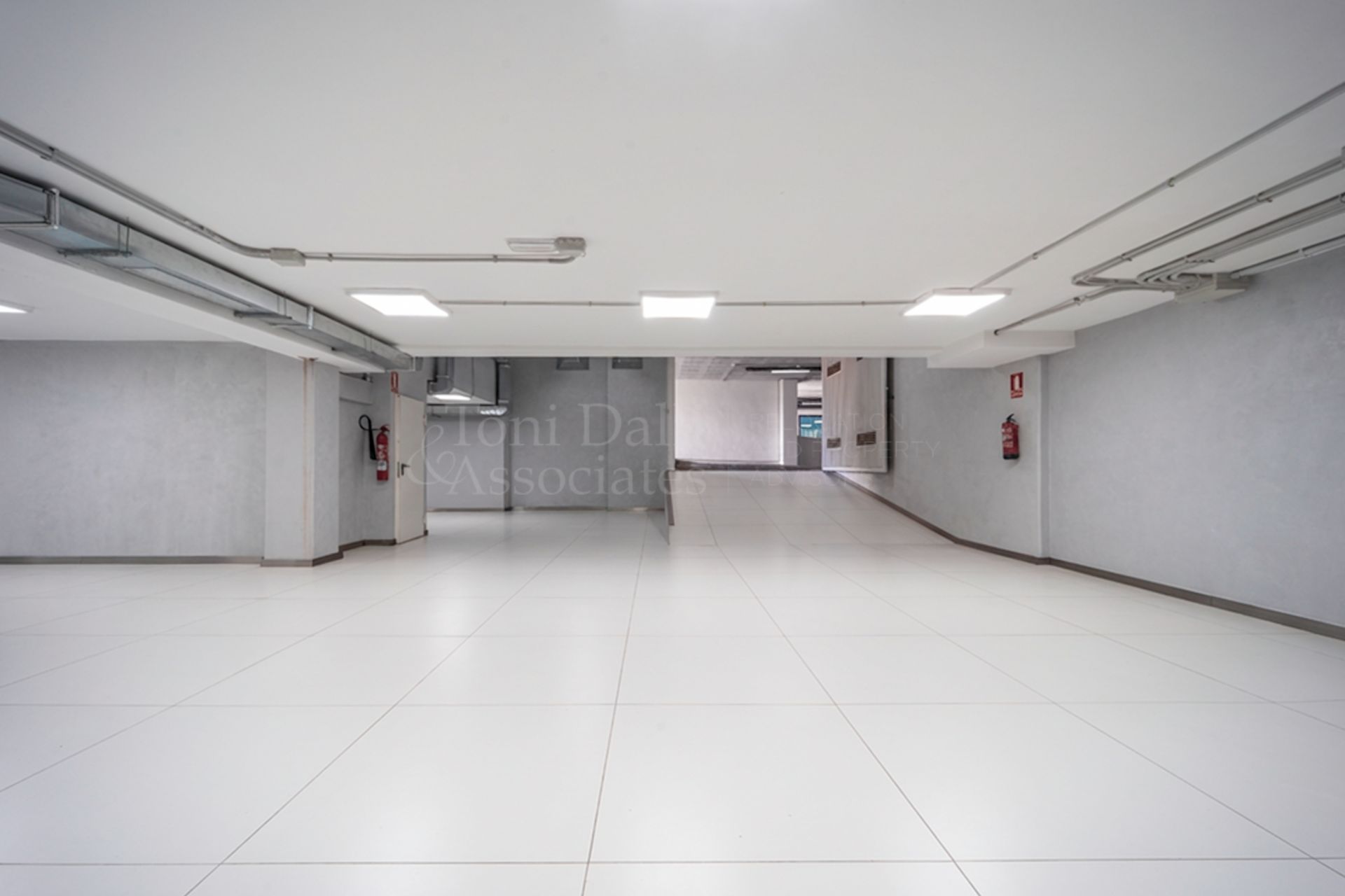 Commercial Premises in Marbella - Puerto Banus, Marbella