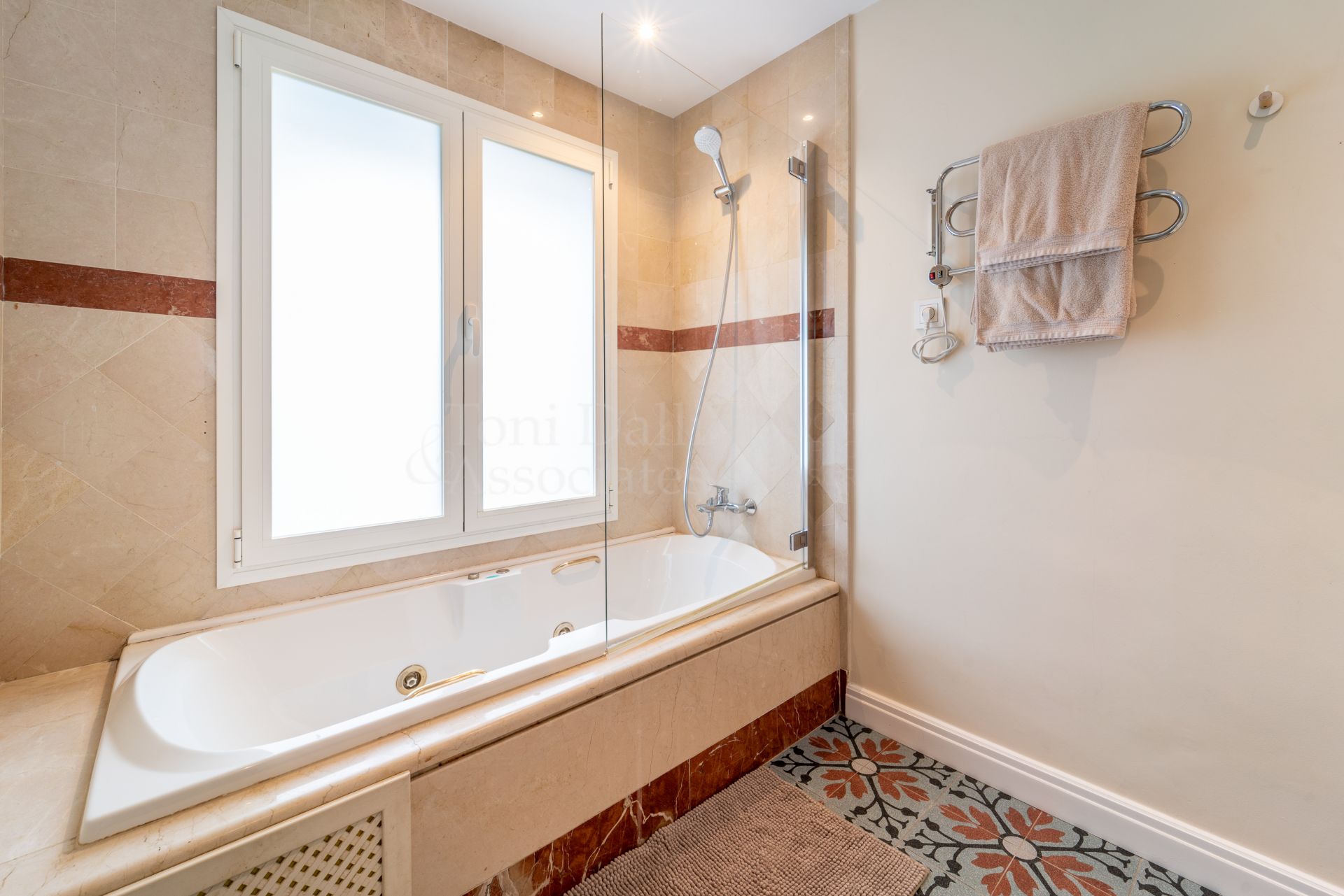 Villa in El Higueral, Marbella