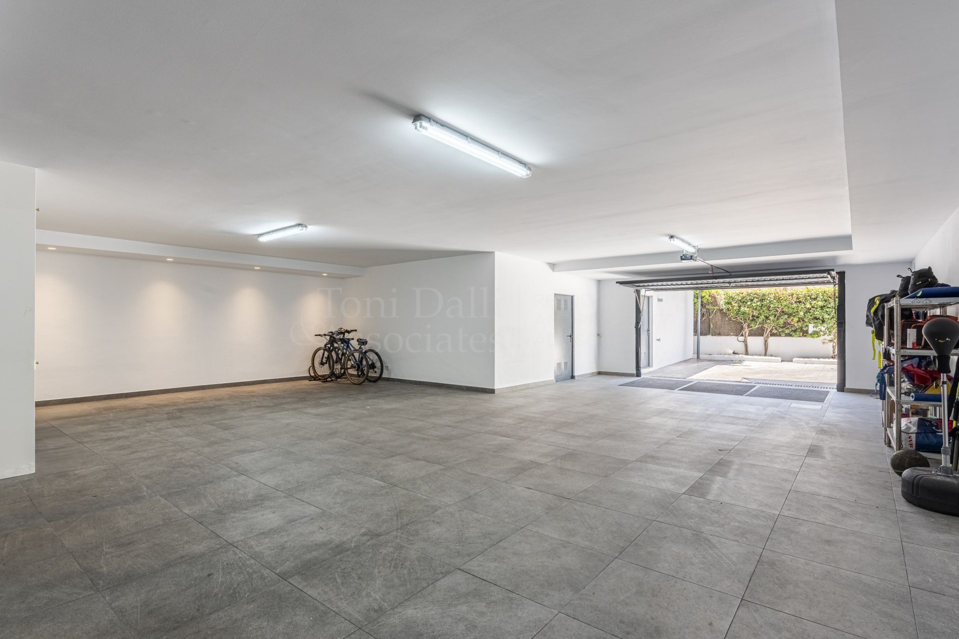 Villa in El Capricho, Marbella