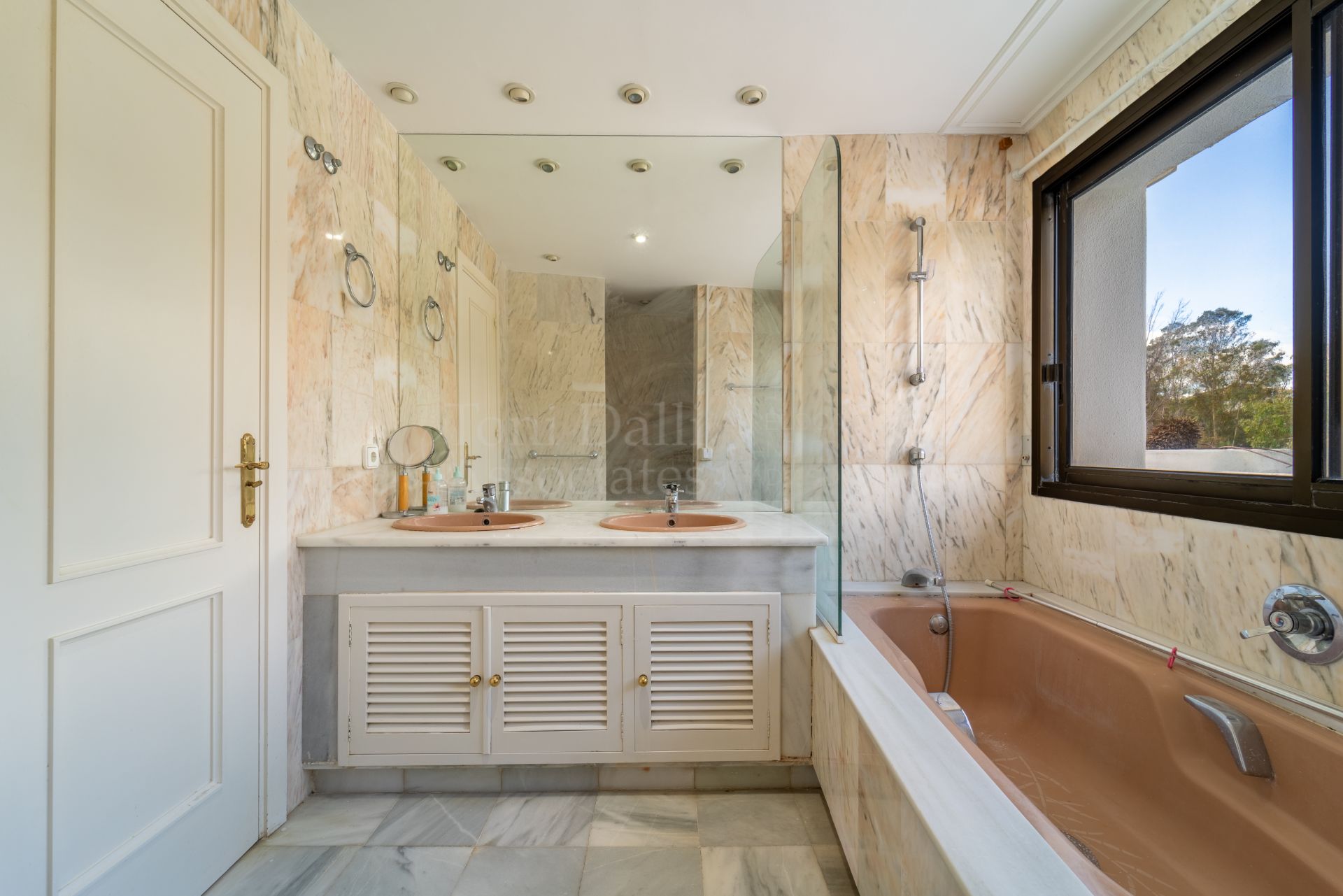 Apartment in Kings Hills, Marbella