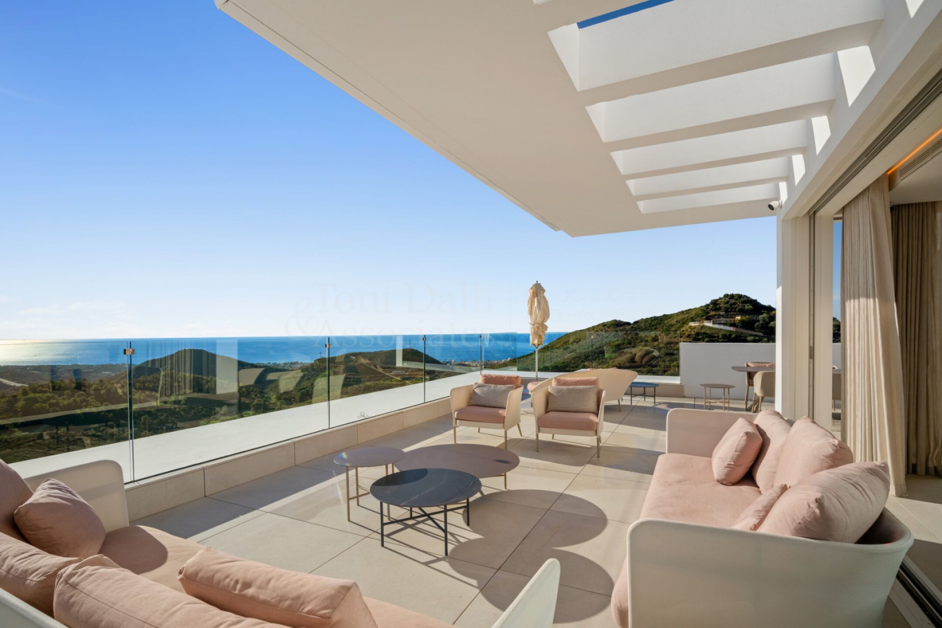 Duplex Penthouse in Palo Alto, Ojen