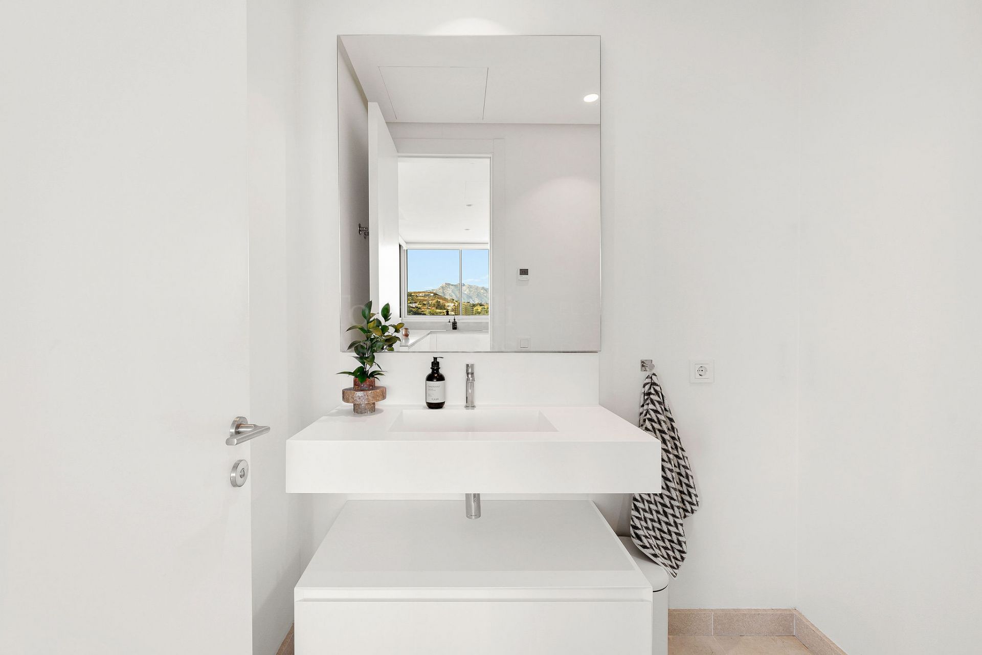 Duplex in Marbella Club Hills, Benahavis