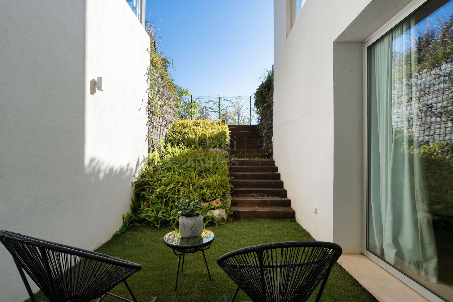 Duplex in Marbella Club Hills, Benahavis