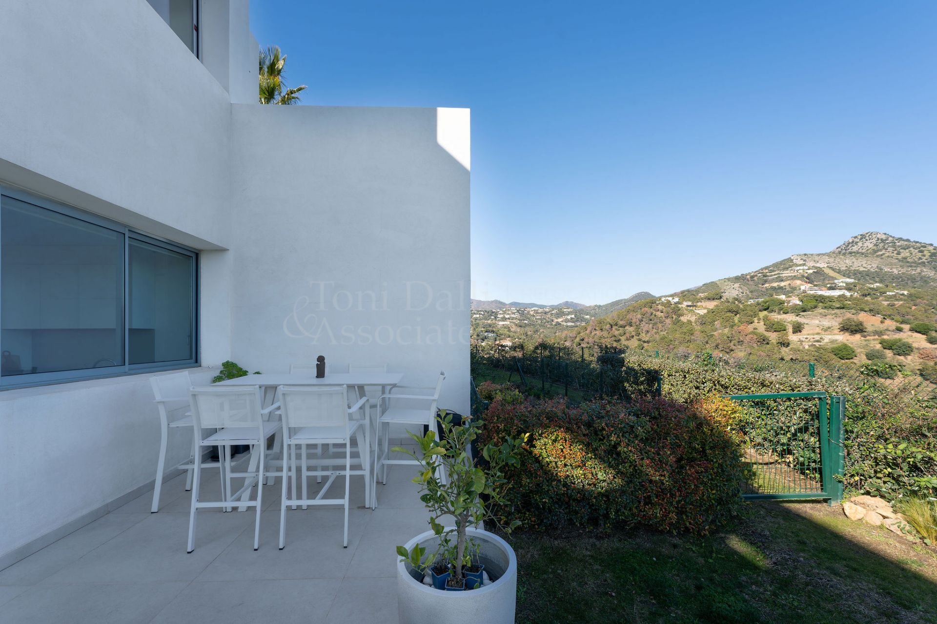 Duplex in Marbella Club Hills, Benahavis