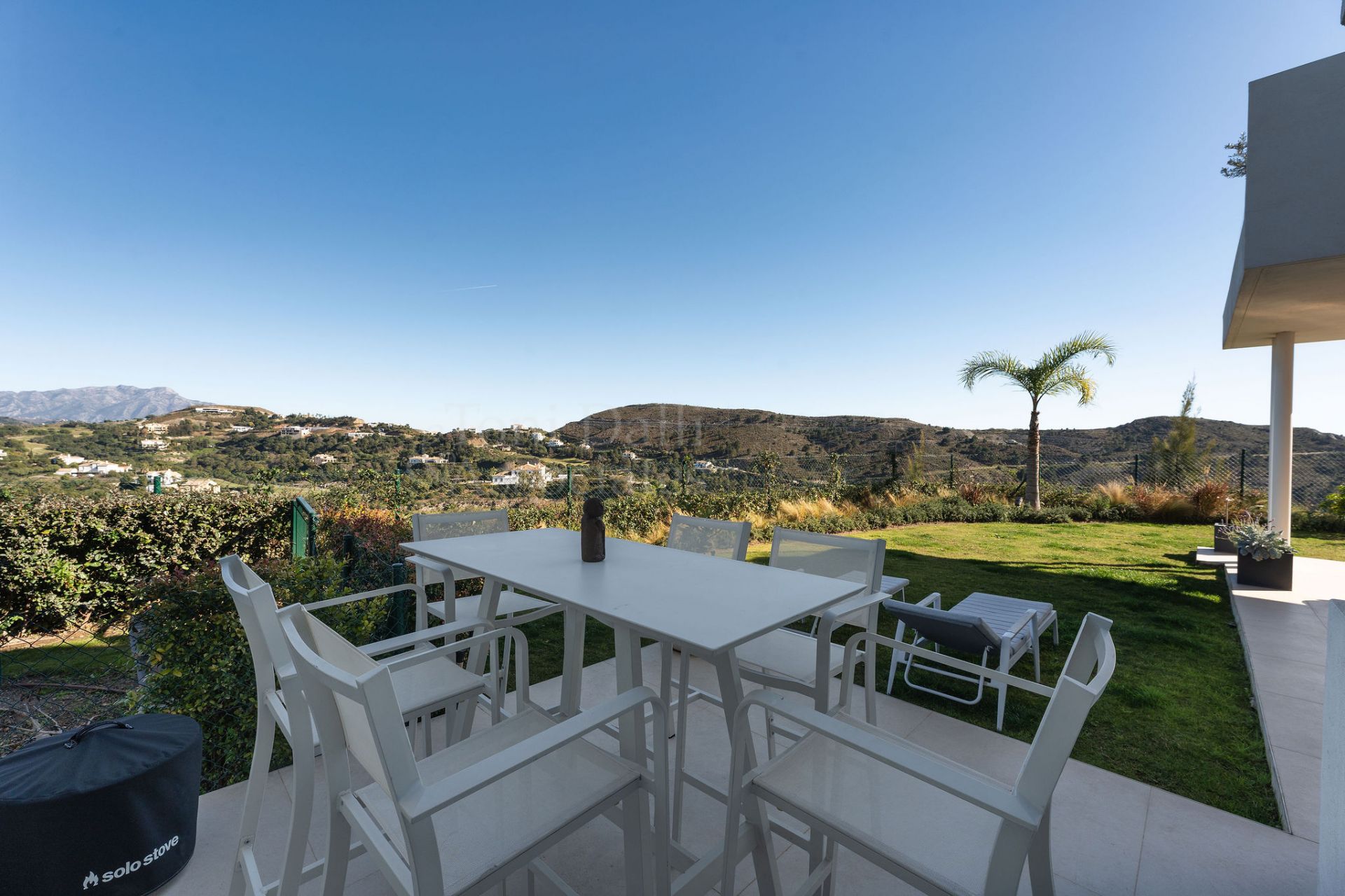 Duplex in Marbella Club Hills, Benahavis