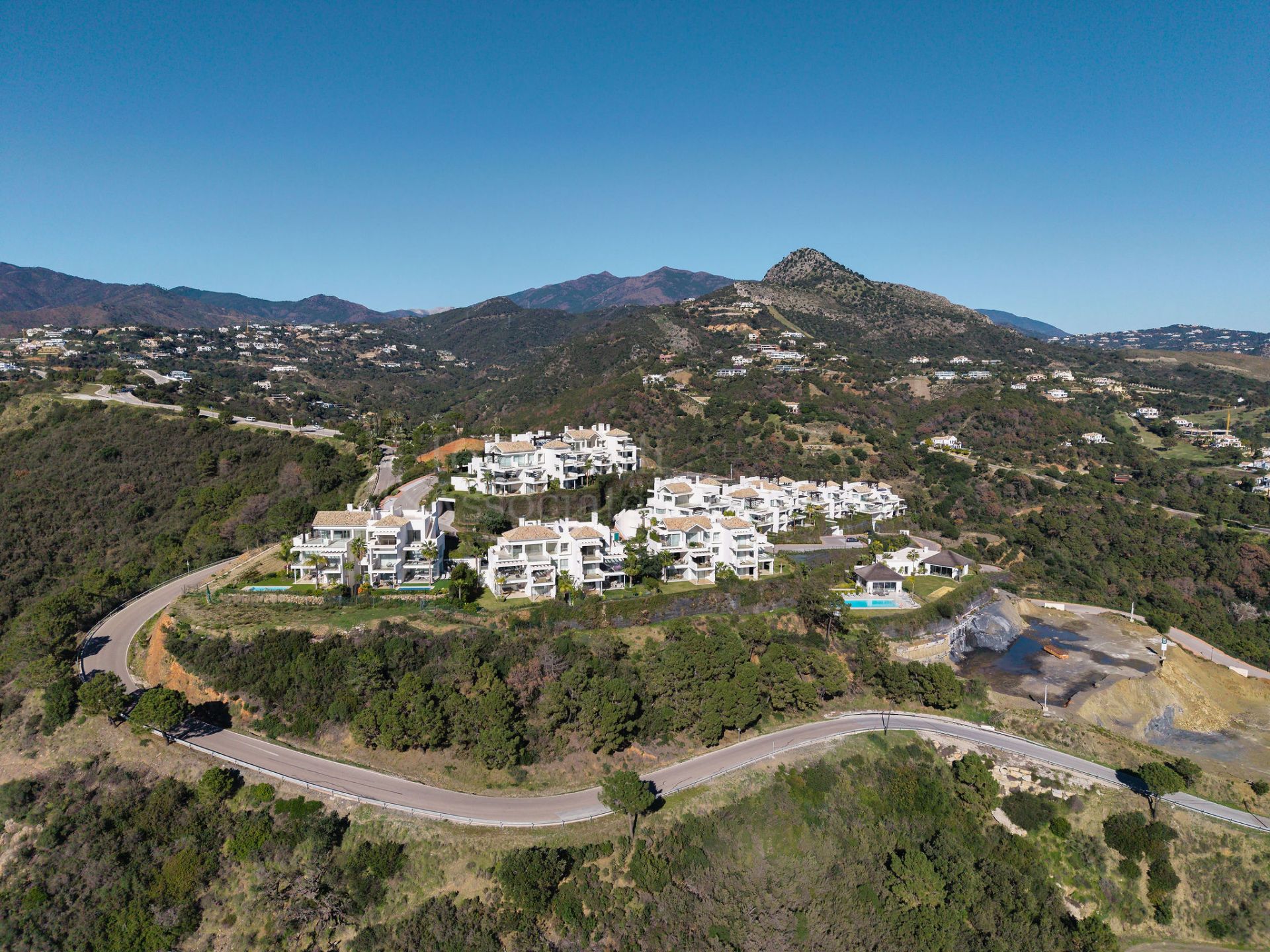 Duplex in Marbella Club Hills, Benahavis