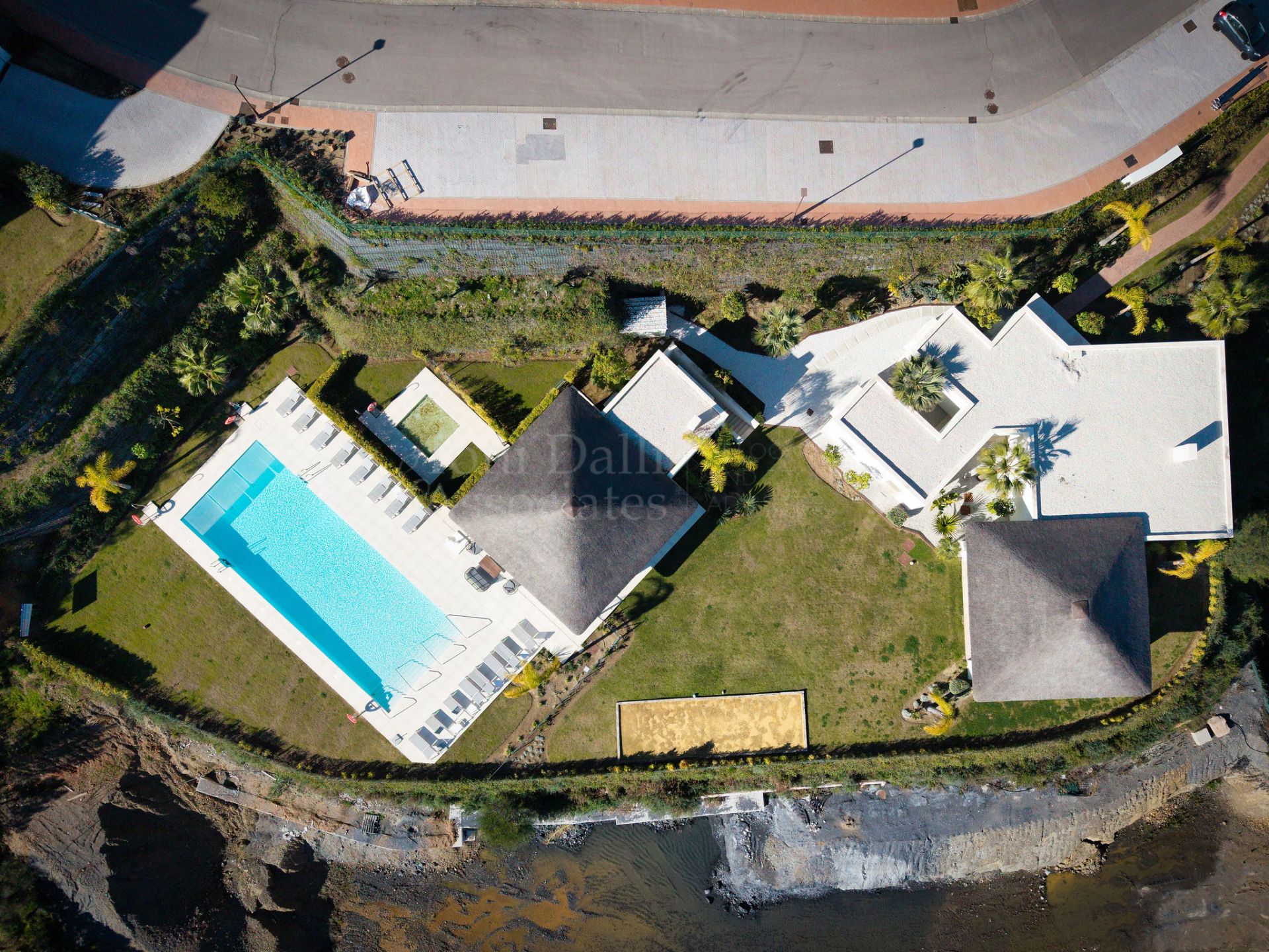 Duplex in Marbella Club Hills, Benahavis