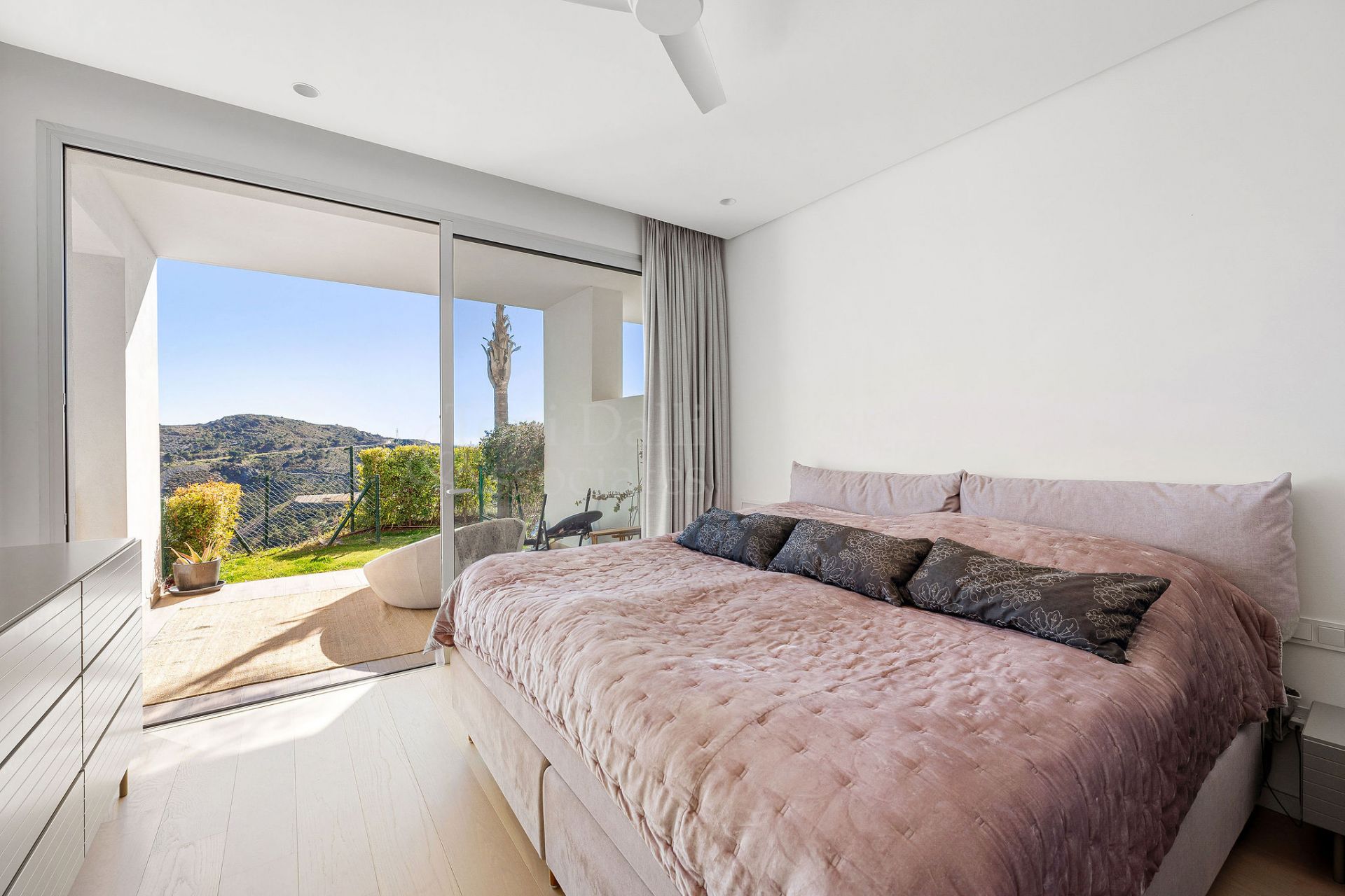 Duplex in Marbella Club Hills, Benahavis