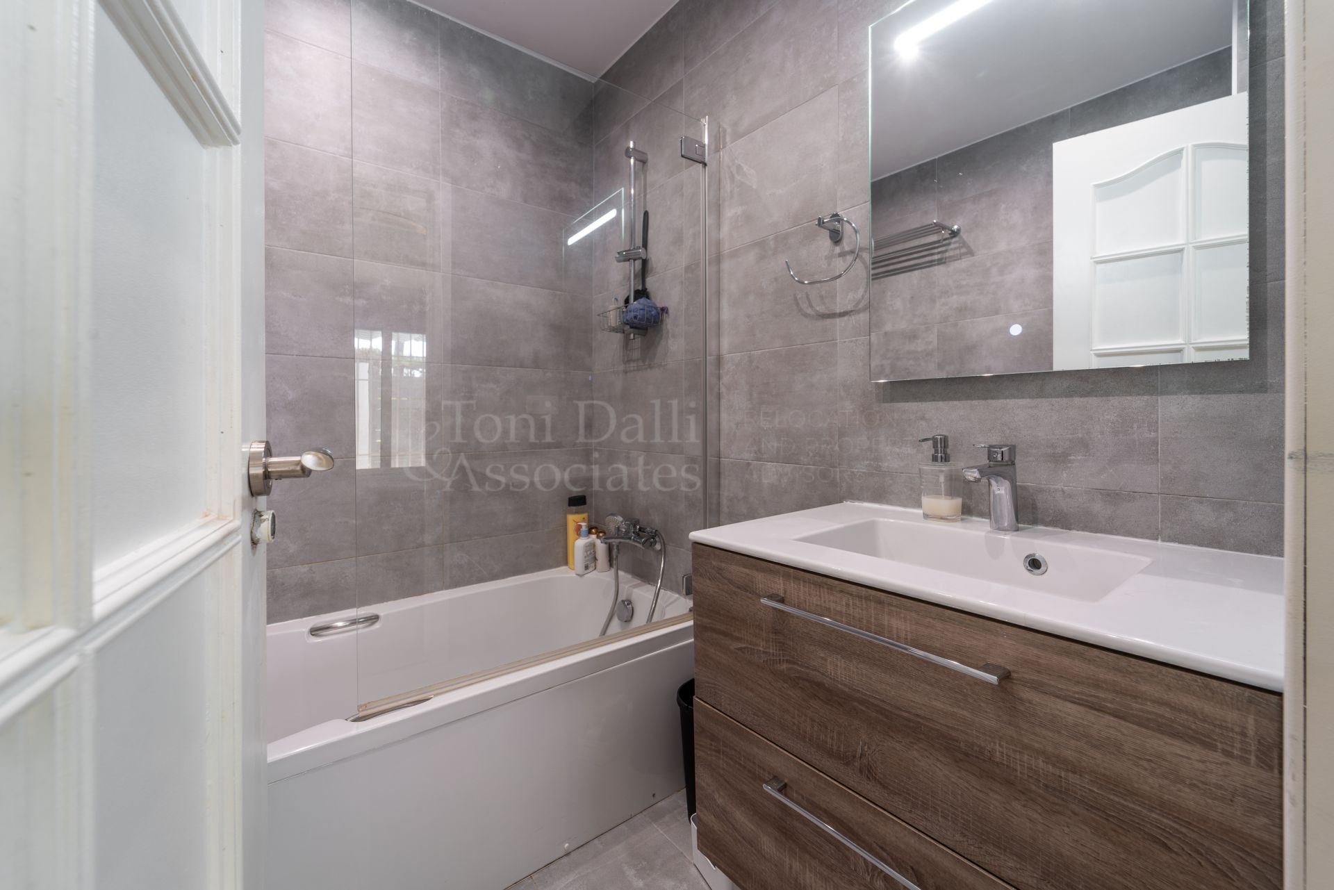 Ground Floor Apartment in Marbella Golden Mile, Marbella