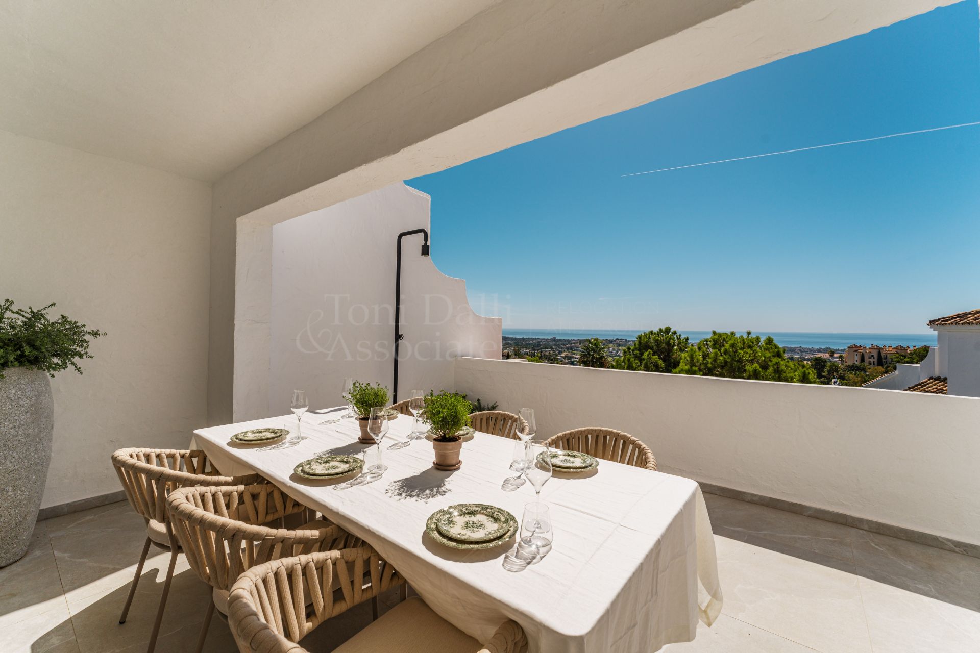 Duplex in Las Colinas de Marbella, Benahavis