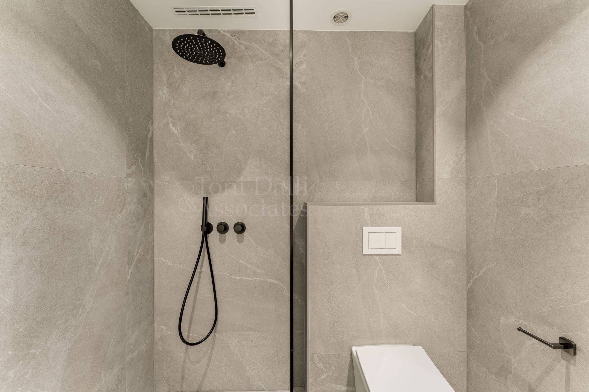 Duplex in Las Colinas de Marbella, Benahavis