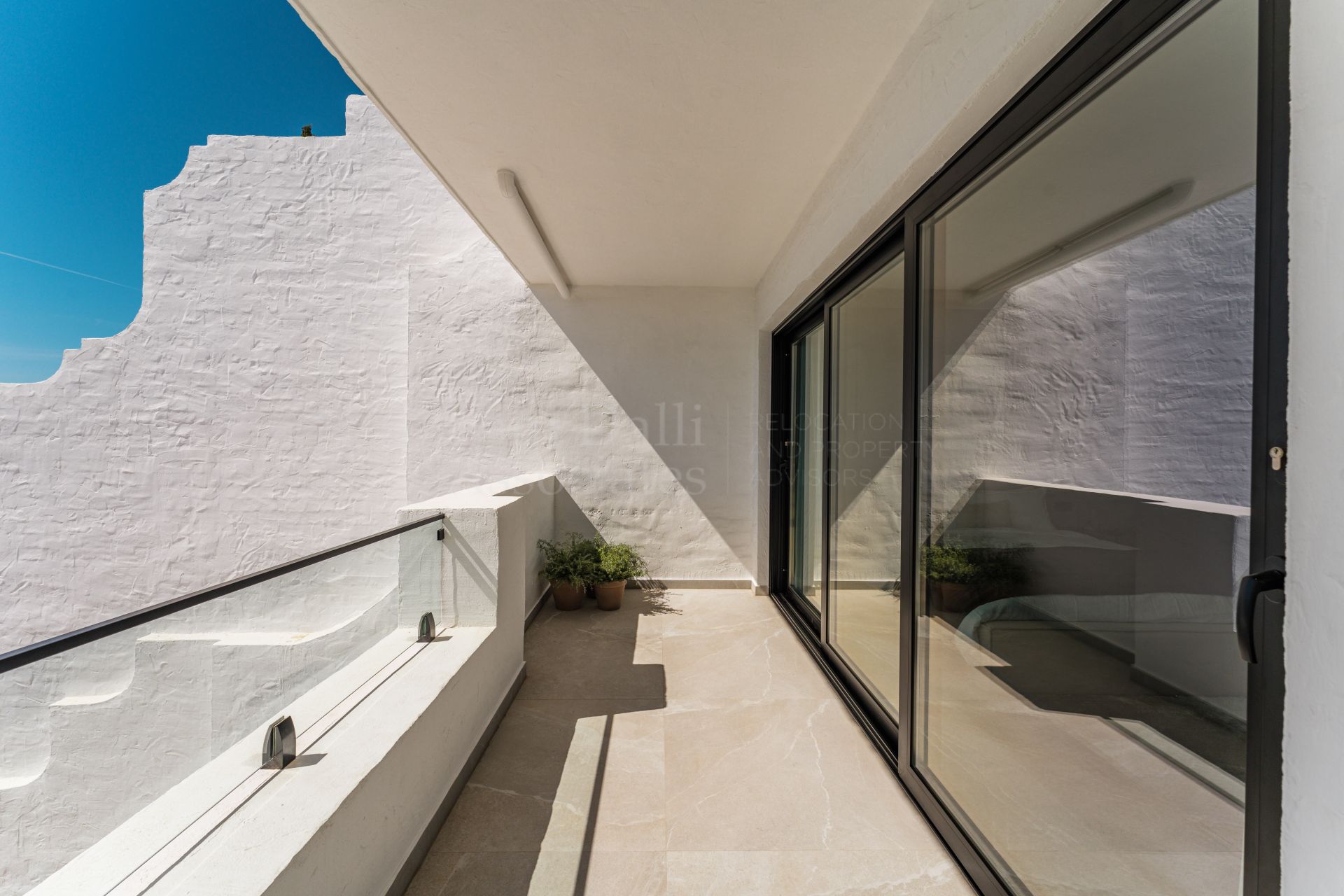 Duplex in Las Colinas de Marbella, Benahavis