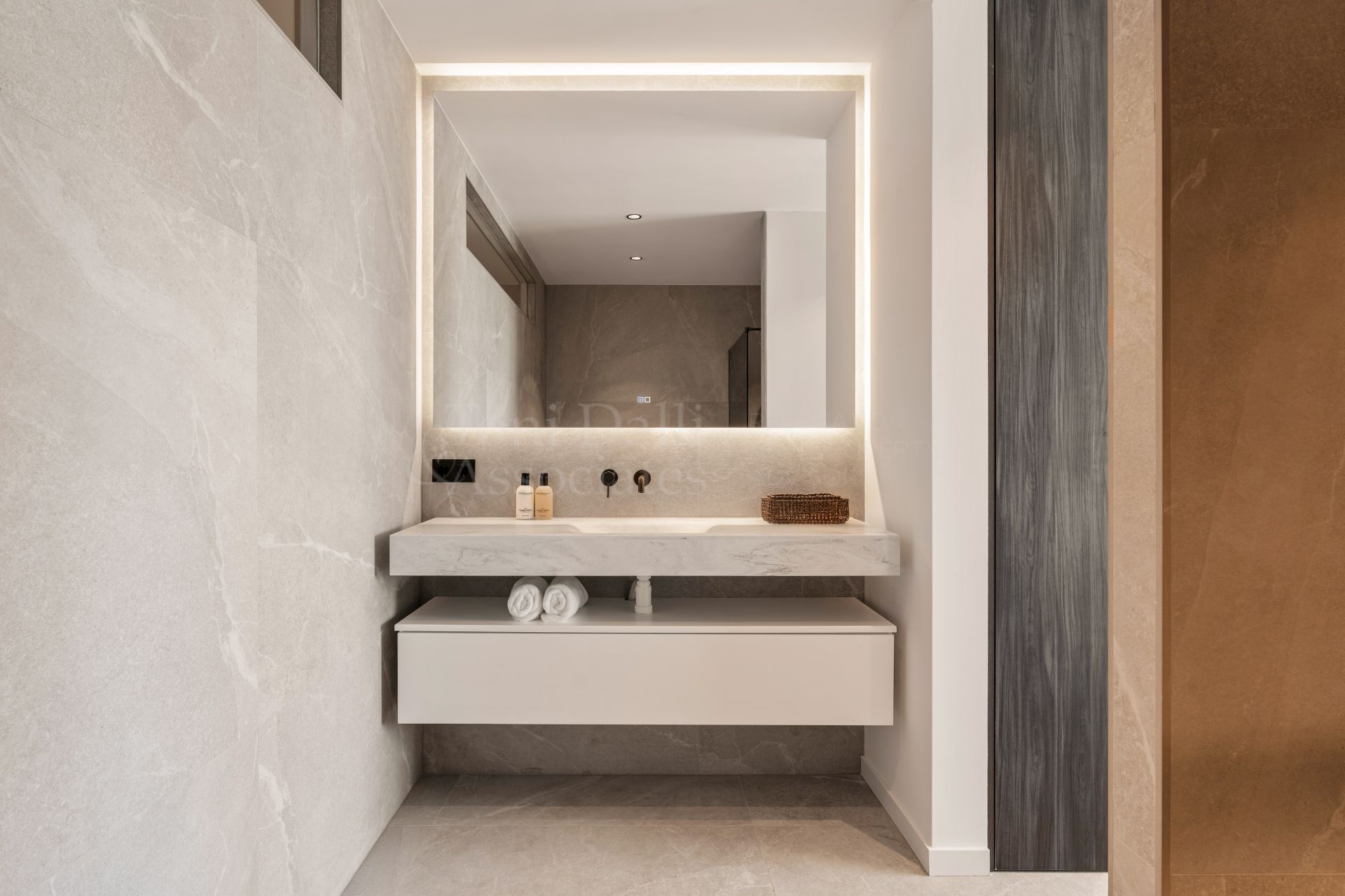 Duplex in Las Colinas de Marbella, Benahavis