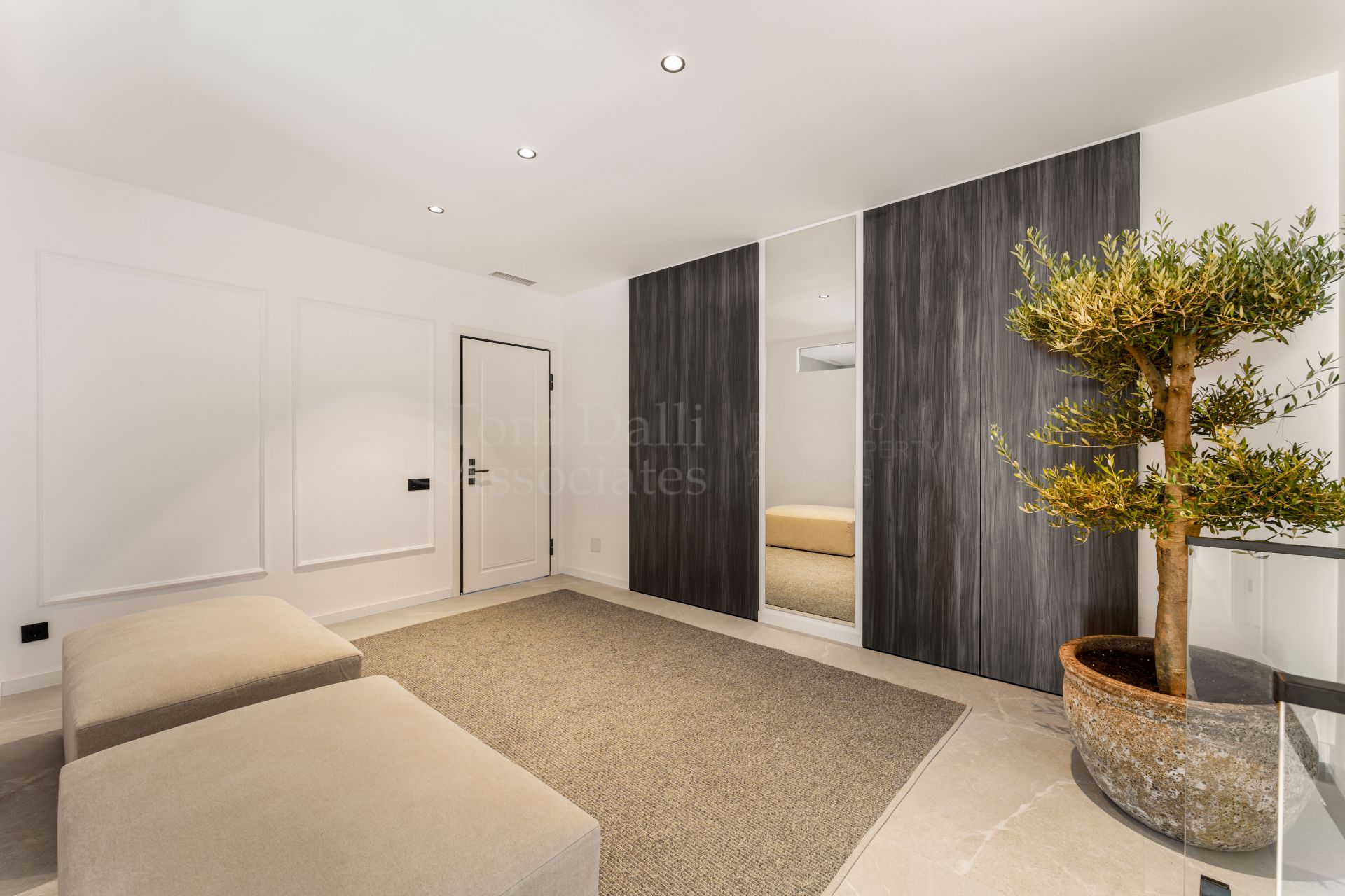 Duplex in Las Colinas de Marbella, Benahavis