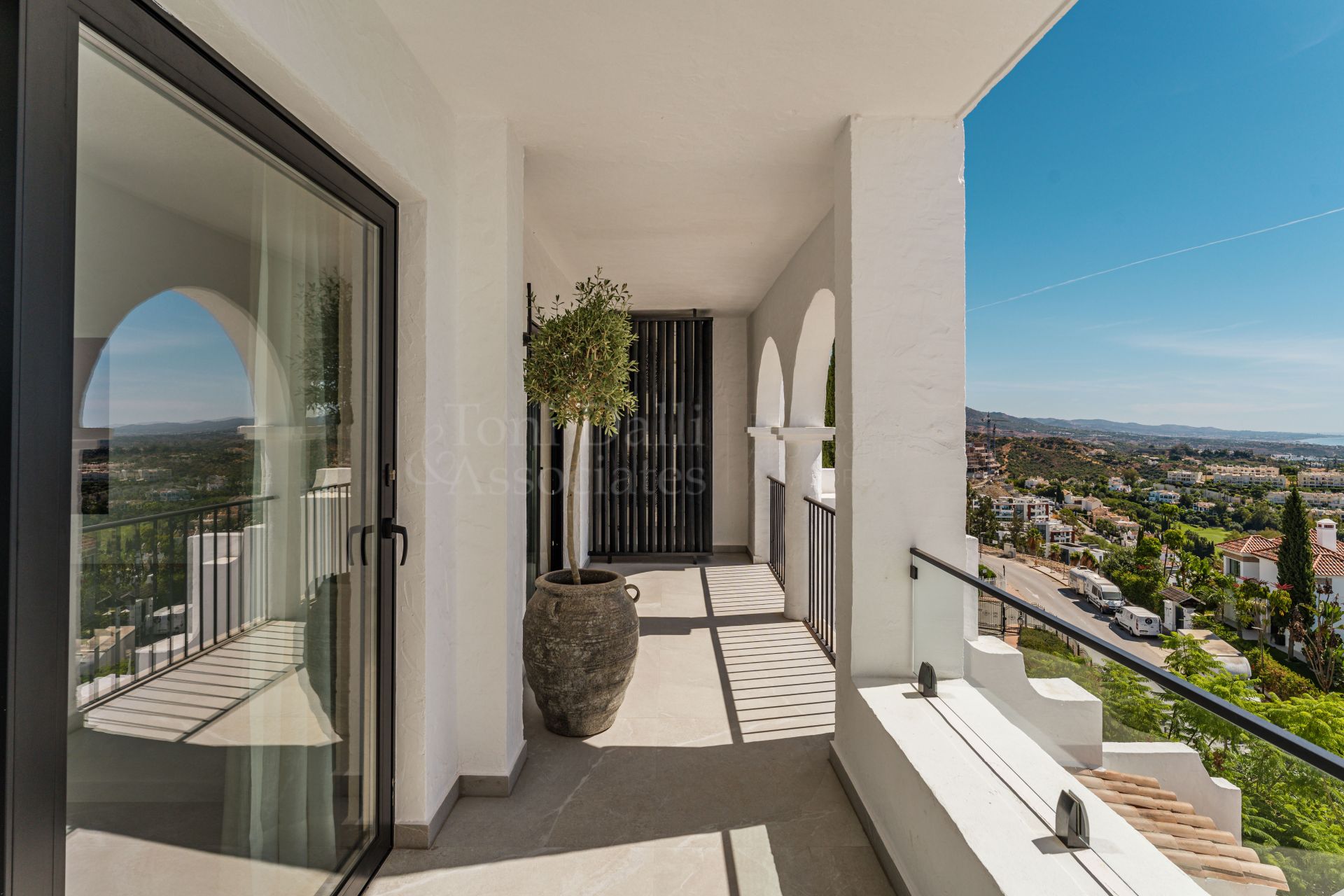 Duplex in Las Colinas de Marbella, Benahavis